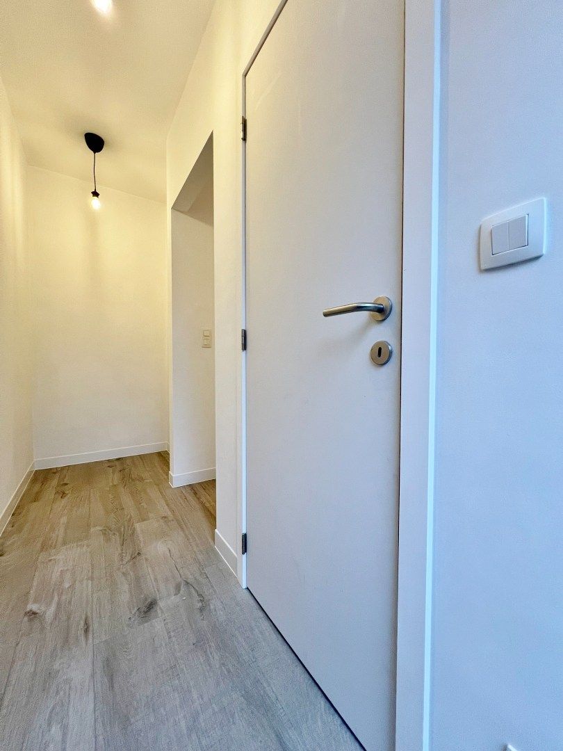 Vernieuwde energiezuinige rijwoning met zonnige stadstuin op centrale ligging.  foto 2