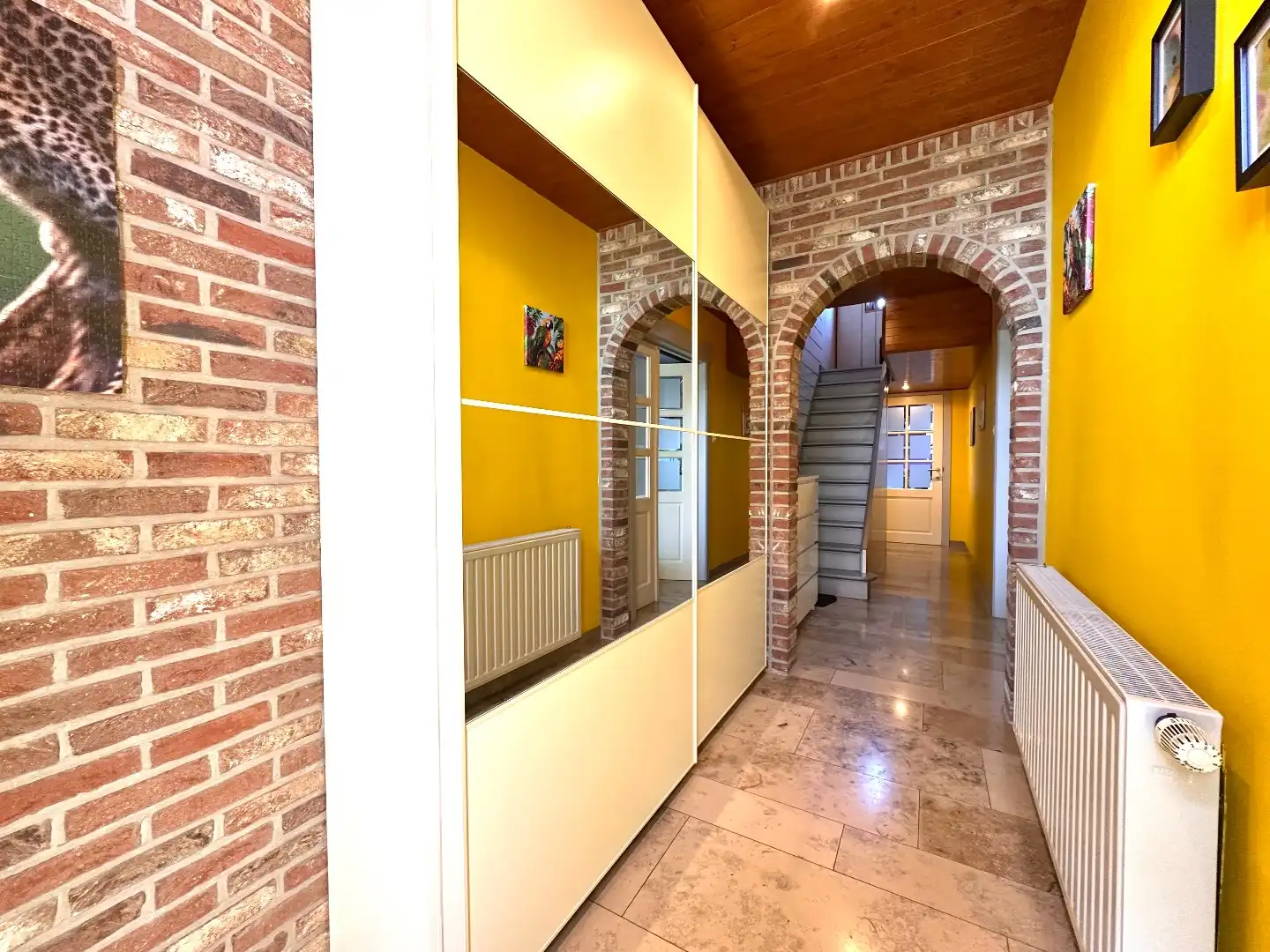 Verzorgde gezinswoning met uitzonderlijke garage op een ruim perceel in Zichen-Zussen-Bolder (Riemst) foto 2