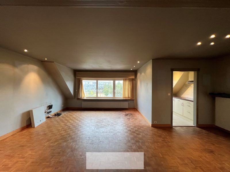 VERLAAGDE PRIJS! APPARTEMENT MET STAANPLAATS foto 5