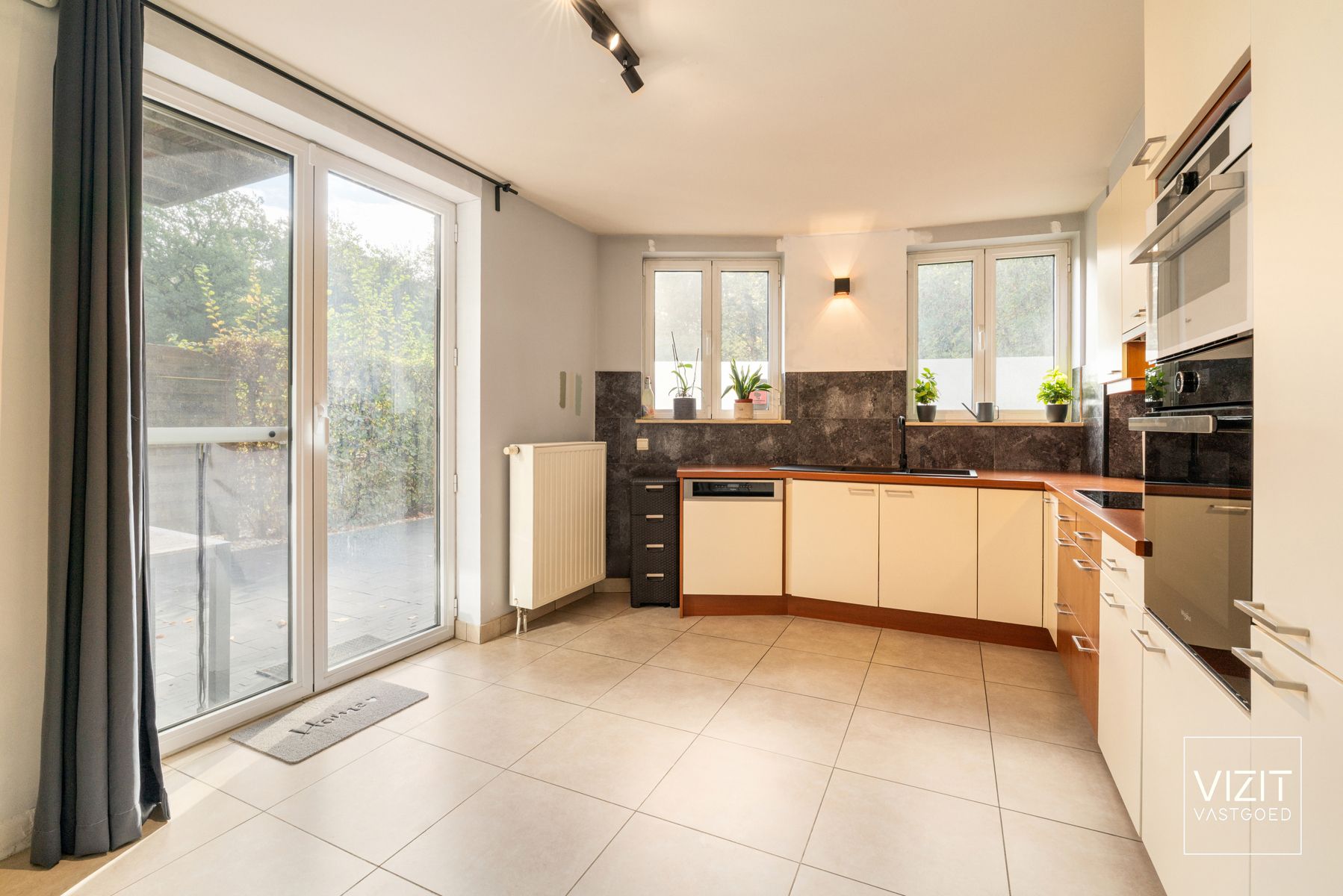 Gelijkvloersappartement met tuin in uniek art-decopand foto 4