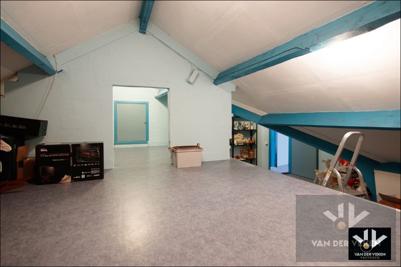 INSTAPKLAAR GEHEEL VAN MAAR LIEFST 370m² OP RUSTIGE LOCATIE foto 26