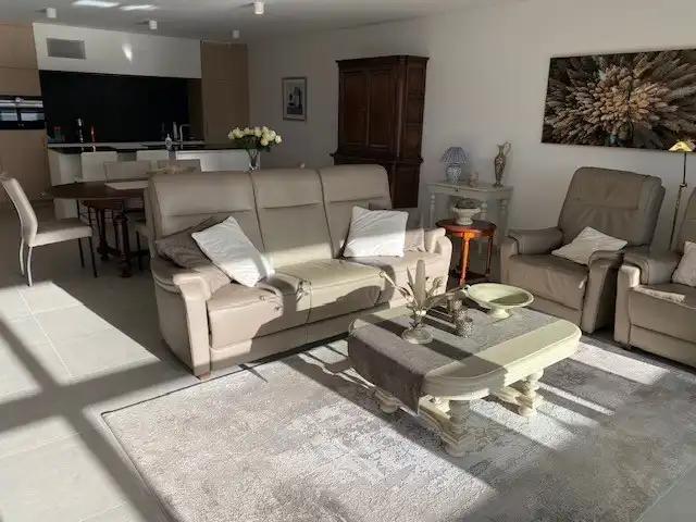 Ruim en instapklaar appartement met 3 slaapkamers, 2 terrassen en garage. foto 10