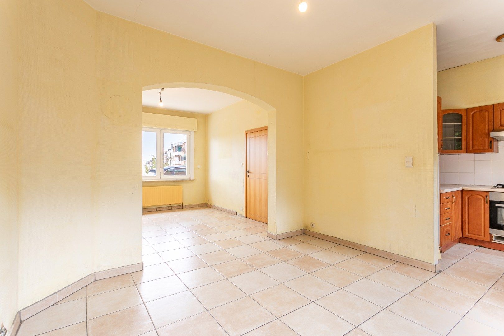 Te renoveren woning met 2 slaapkamers (4 mogelijk), bureau en aangename tuin foto 4