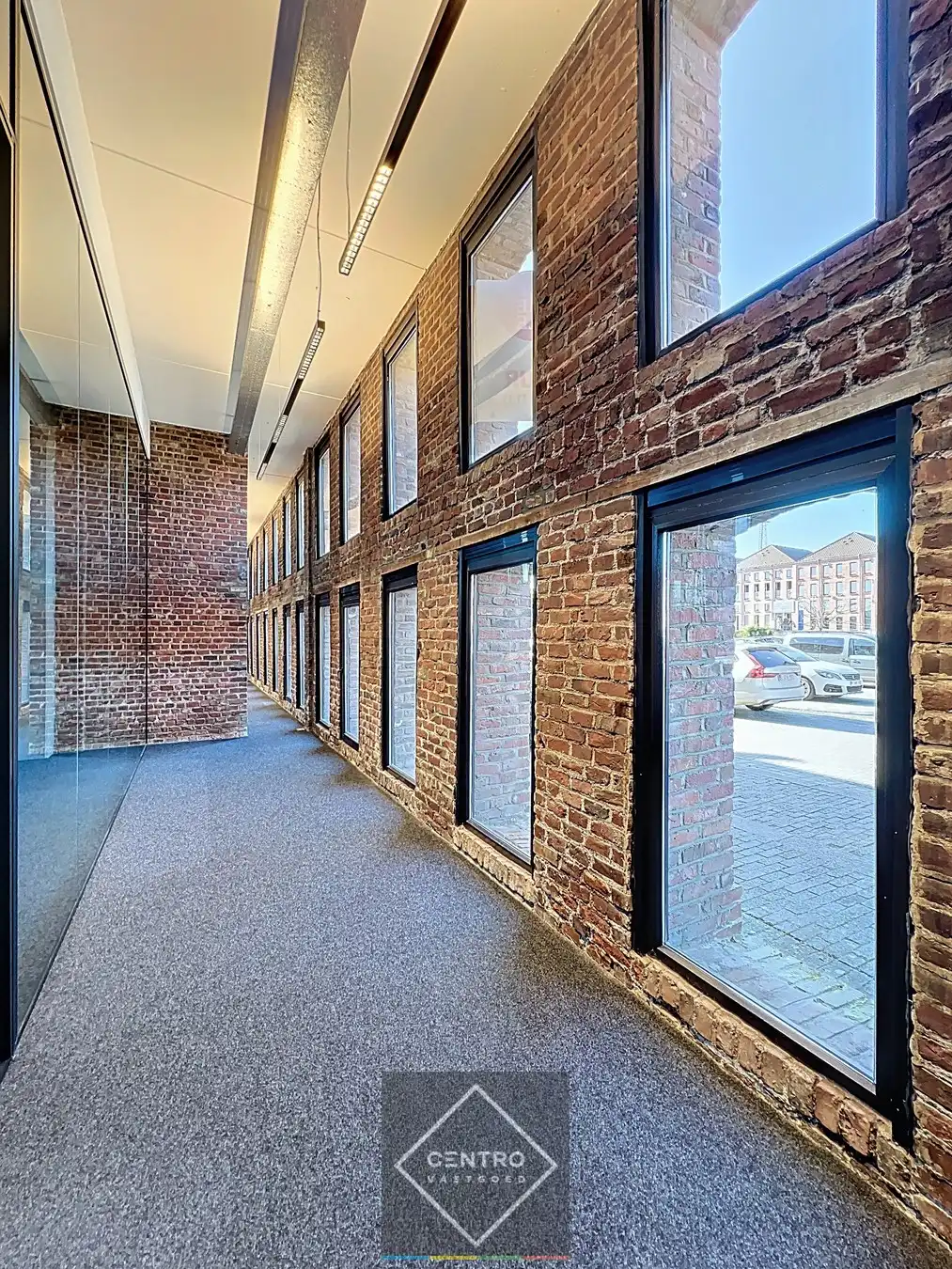 Instapklare KANTOORRUIMTE (357,50 m²) - ALL-IN formule (huur, verbruik, randaccomodatie,...) te Kortrijk ! foto 2