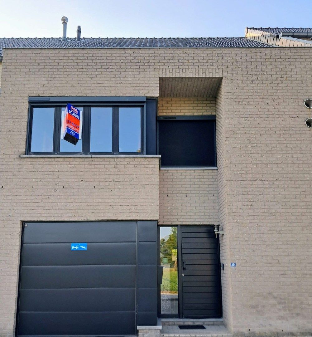 TOPWOONST met 3 slk, garage en onderhoudsvrij tuintje foto {{pictureIndex}}