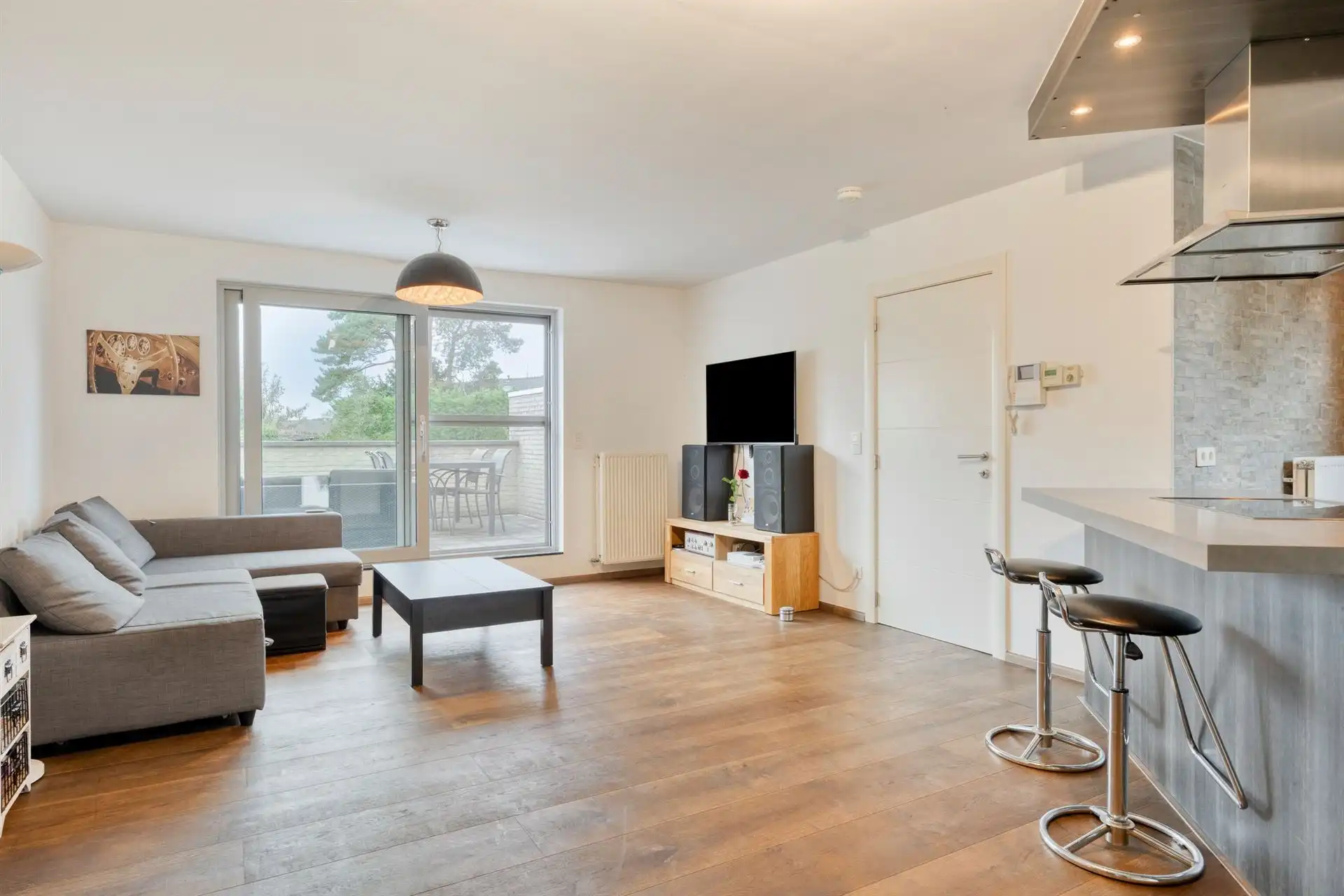Instapklaar appartement met ruim terras én autostaanplaats! foto 5