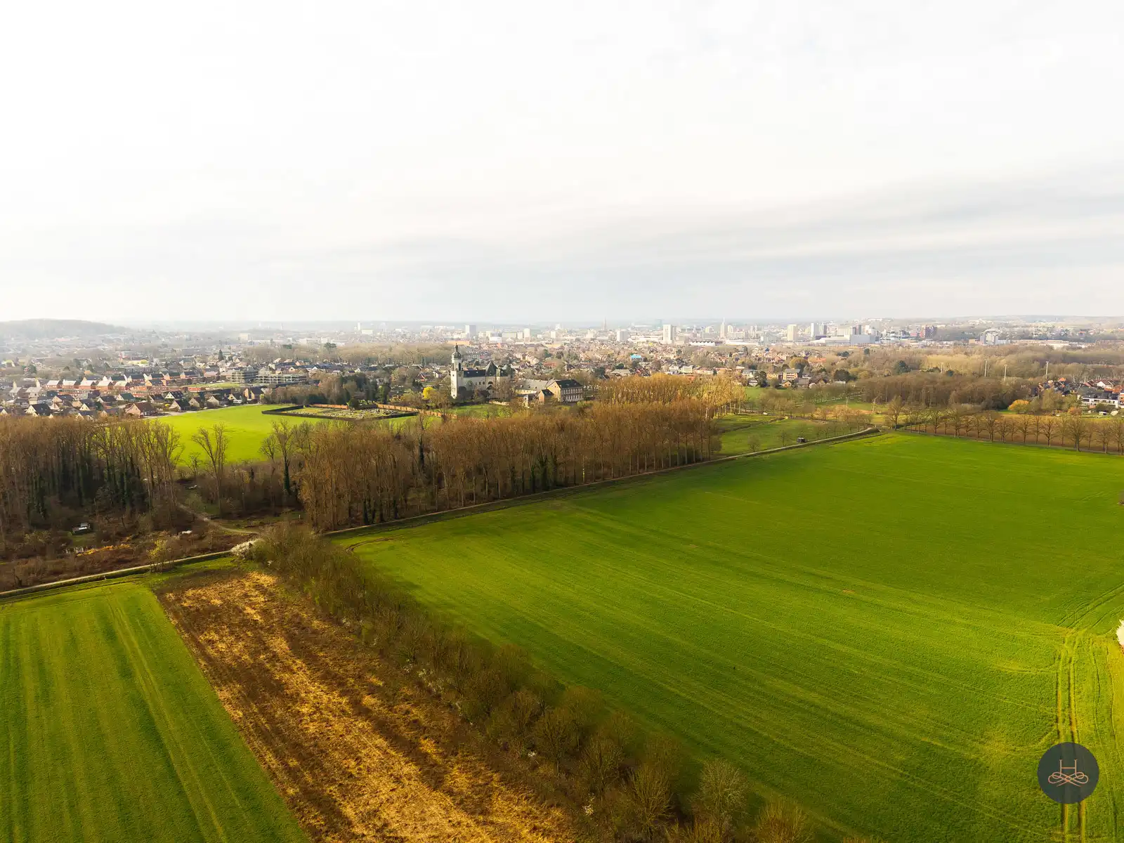 Ruime energiezuinige woning in het groen met ruime tuin foto 3