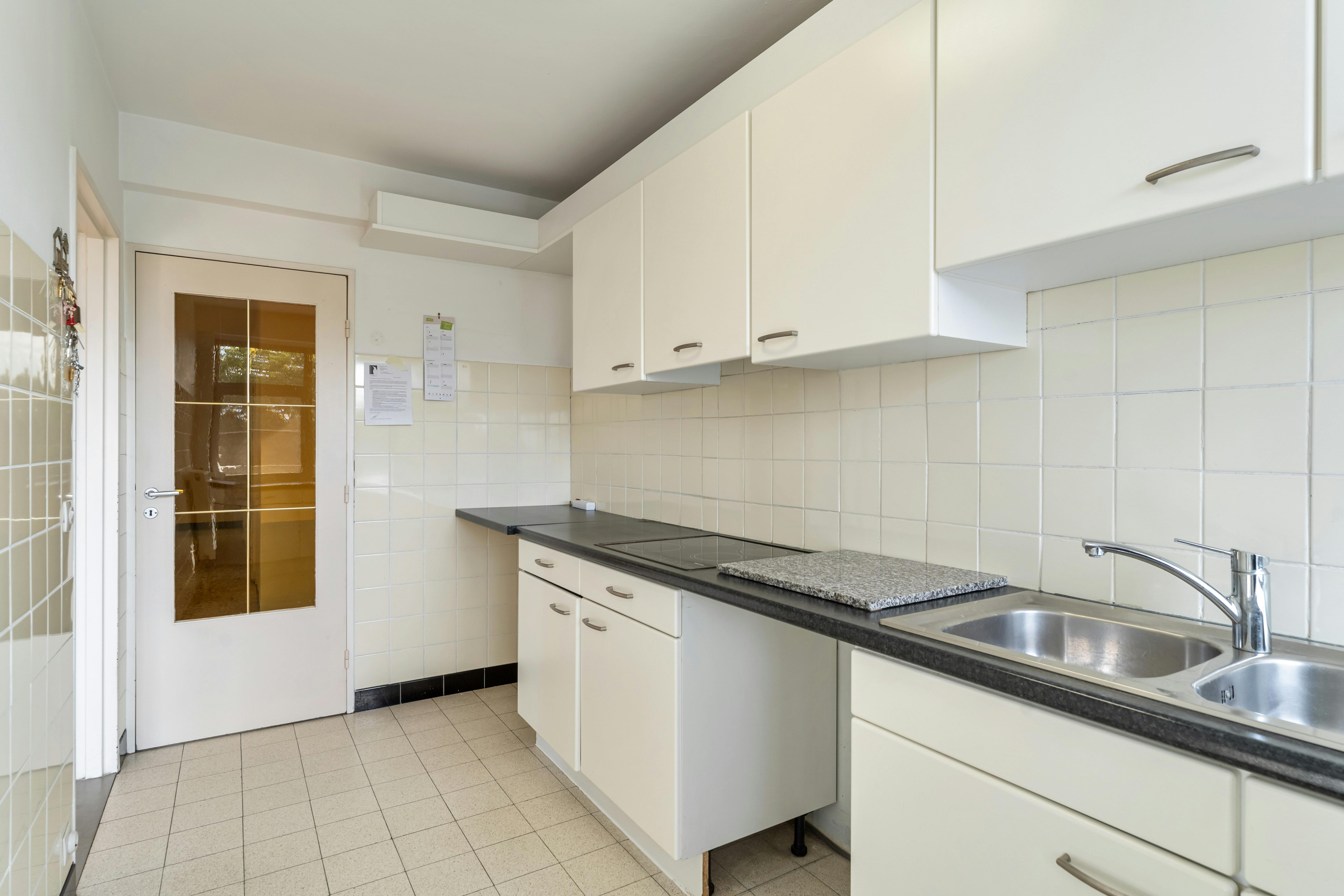Ruim 3-slaapkamerappartement met terras en garagebox in hartje Genk foto 8
