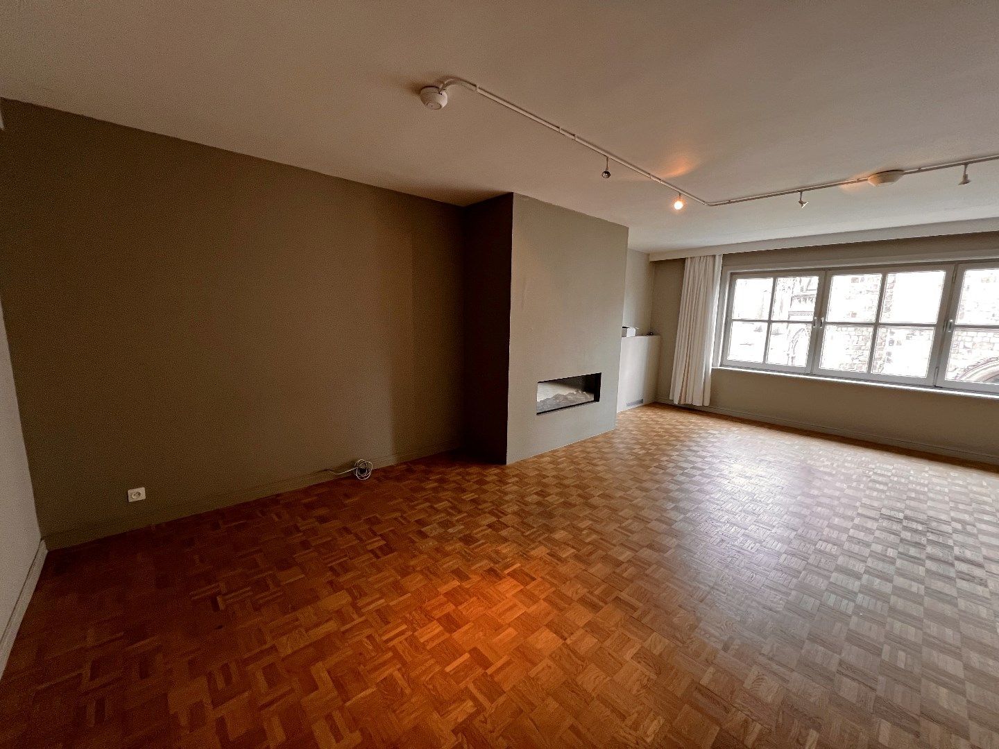 RUIM EN LICHTRIJK APPARTEMENT IN CENTRUM IEPER foto 4