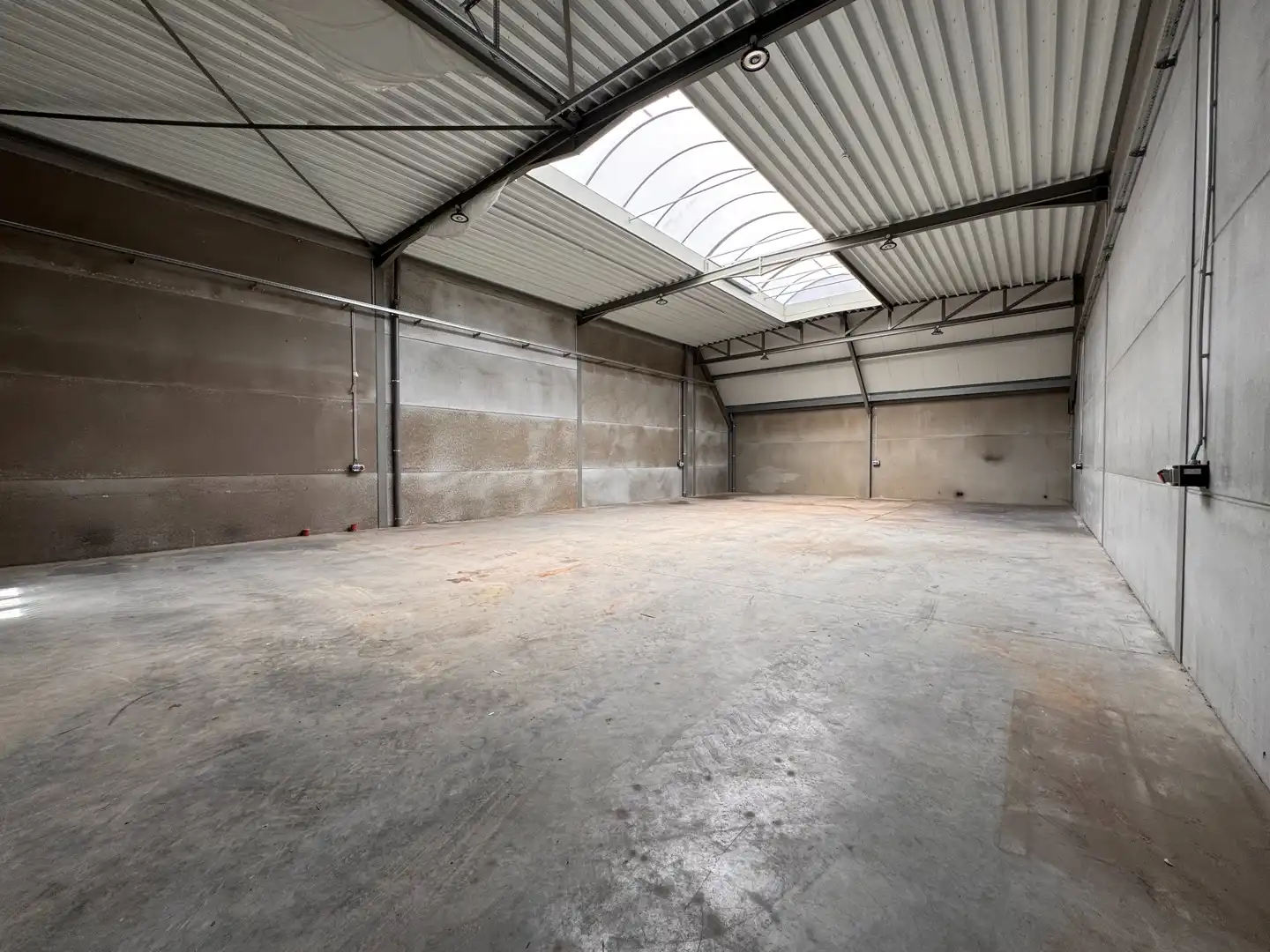 Nieuwbouw KMO-unit van 265 m² te huur in Waregem foto 4