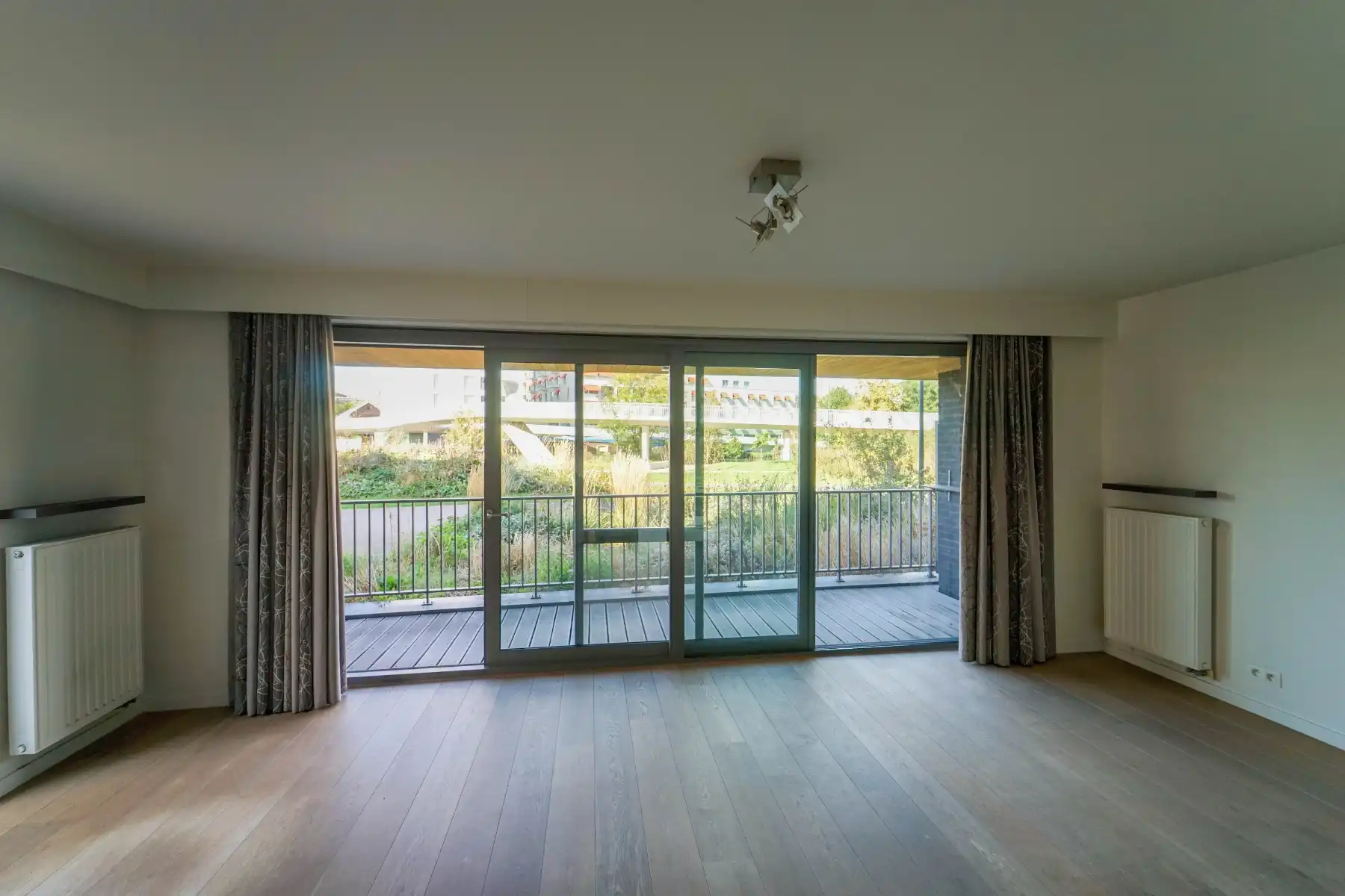 Studio met ruim terras aan Zuiderpoort Te huur foto 9