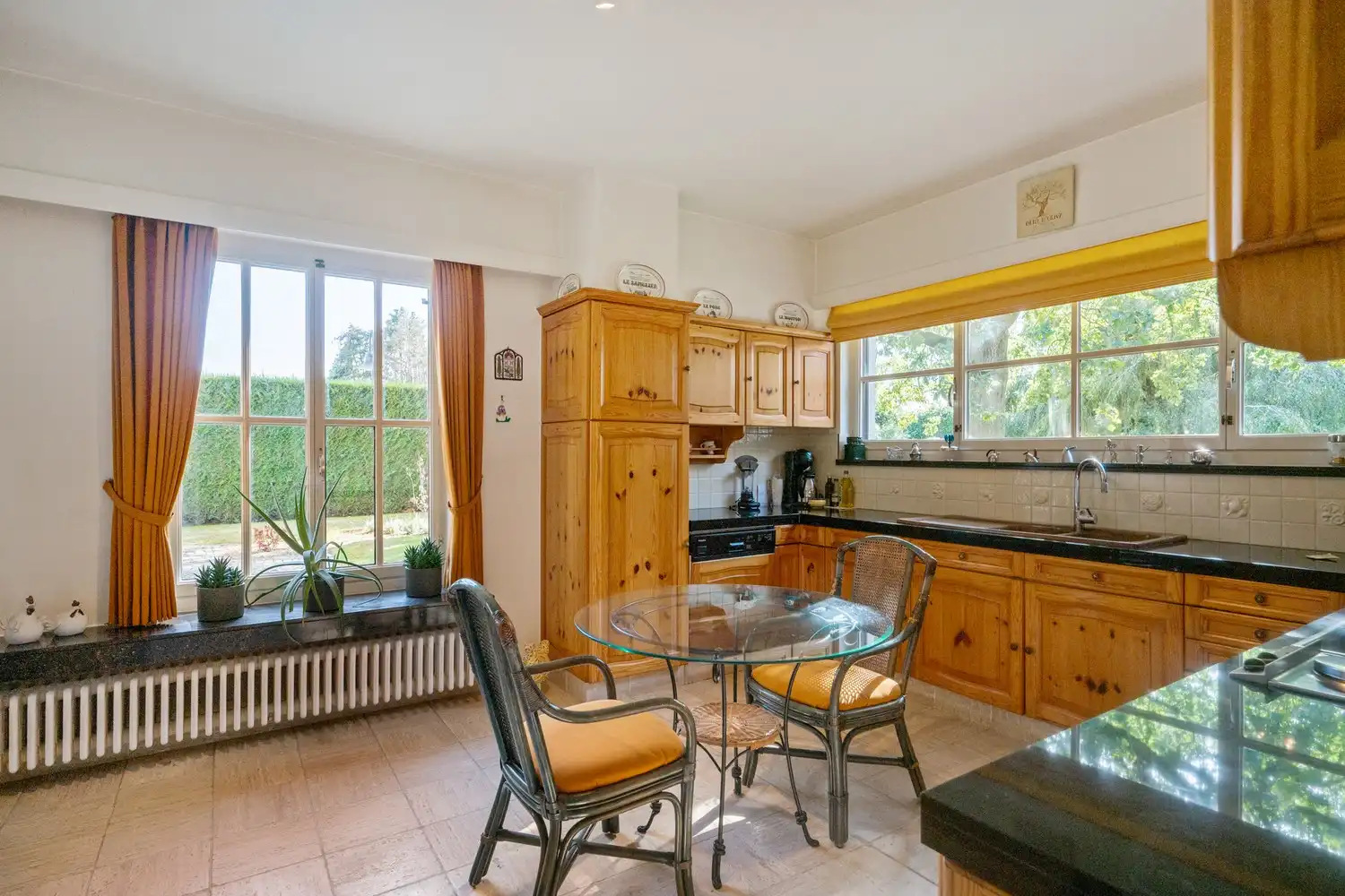 Ruime villa met 5 slpkrs, zwembad en handelsruimte op perceel van 3383m² te Berlaar foto 9