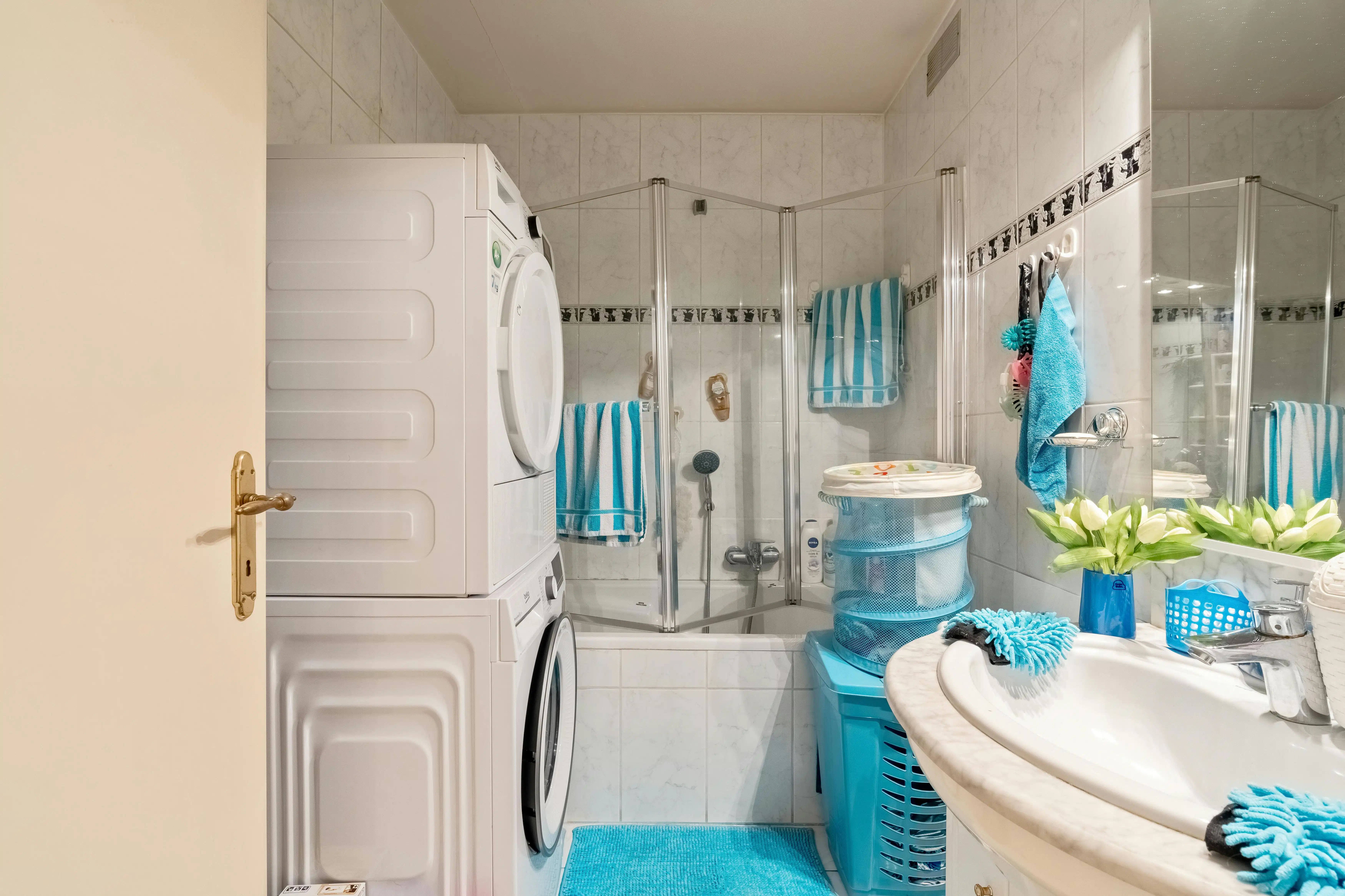 Appartement met terras en autostaanplaats in Genk foto 8