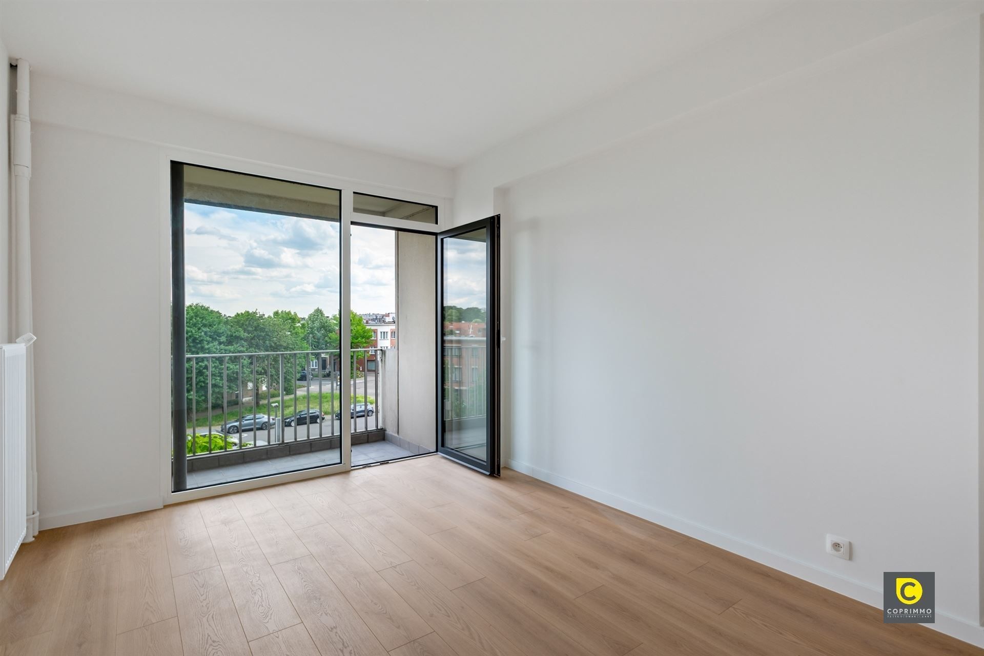 Gerenoveerd hoekapp met 2 slpks! foto 4