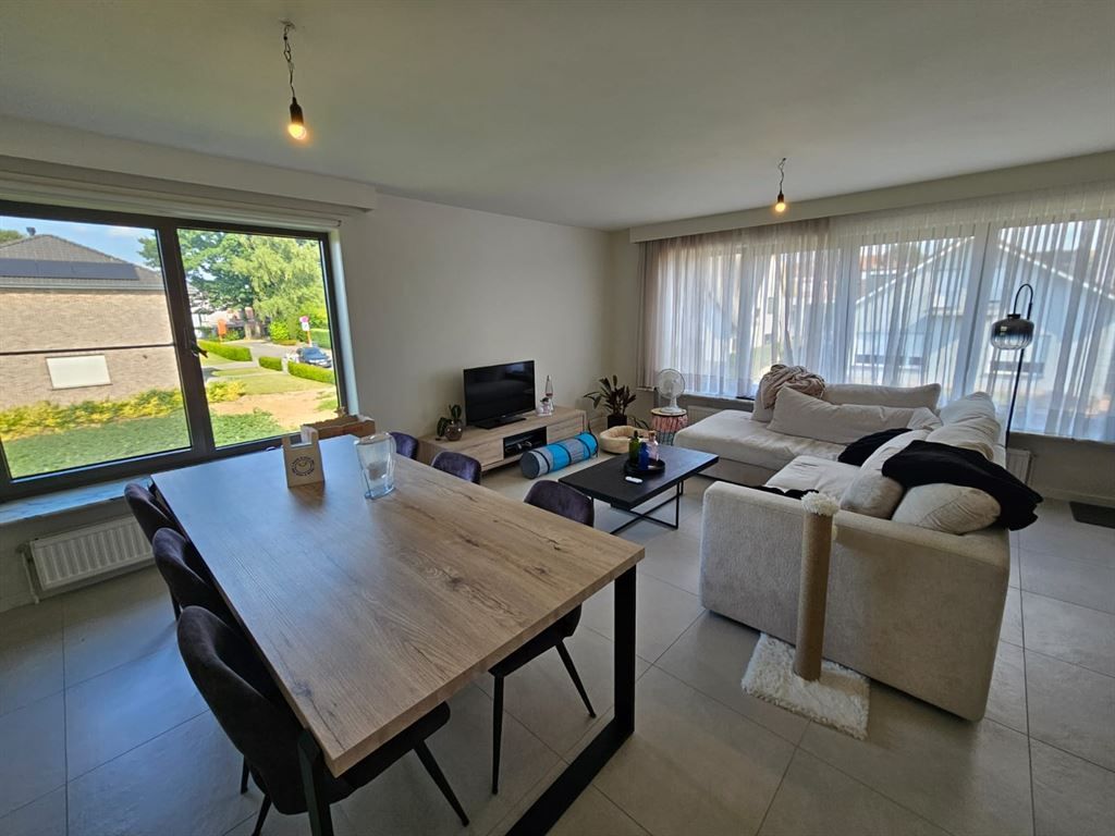 Goedgelegen en volledig vernieuwd appartement foto 6