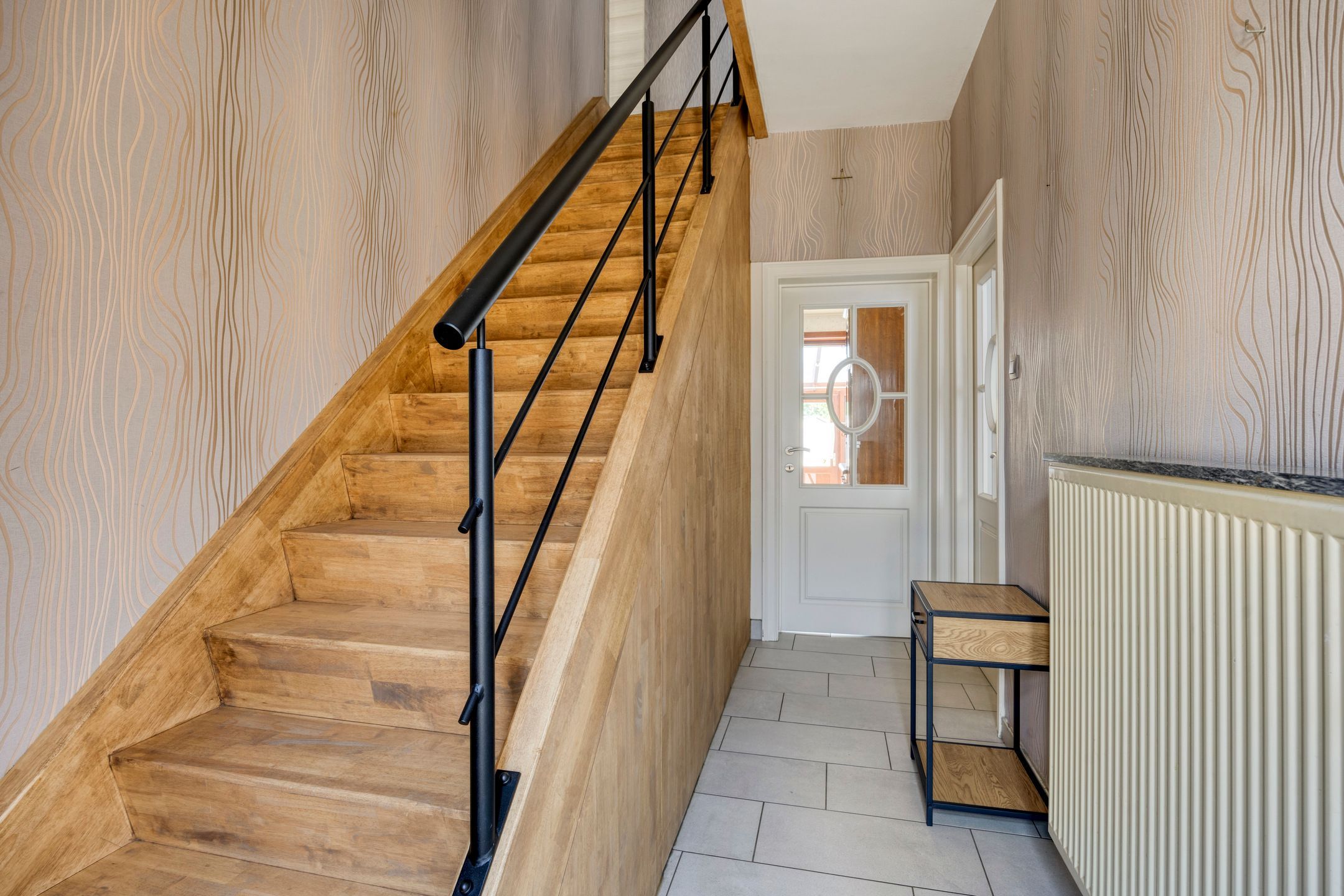 Wonen in dorpelijke charme: lichtrijke en ruime woonst foto 2