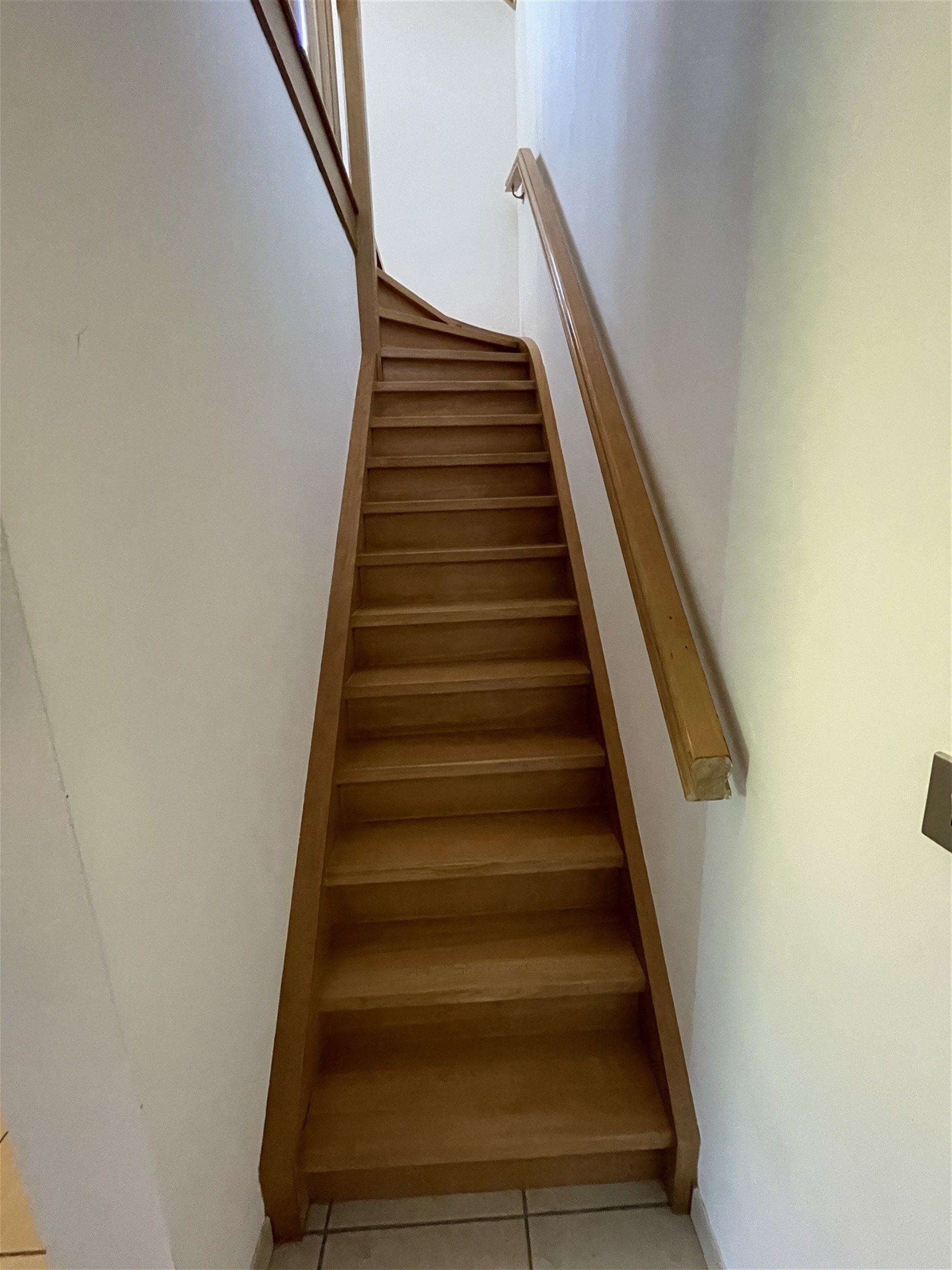 Gunstig gelegen 2 slaapkamer duplex appartement met garage.  foto 14