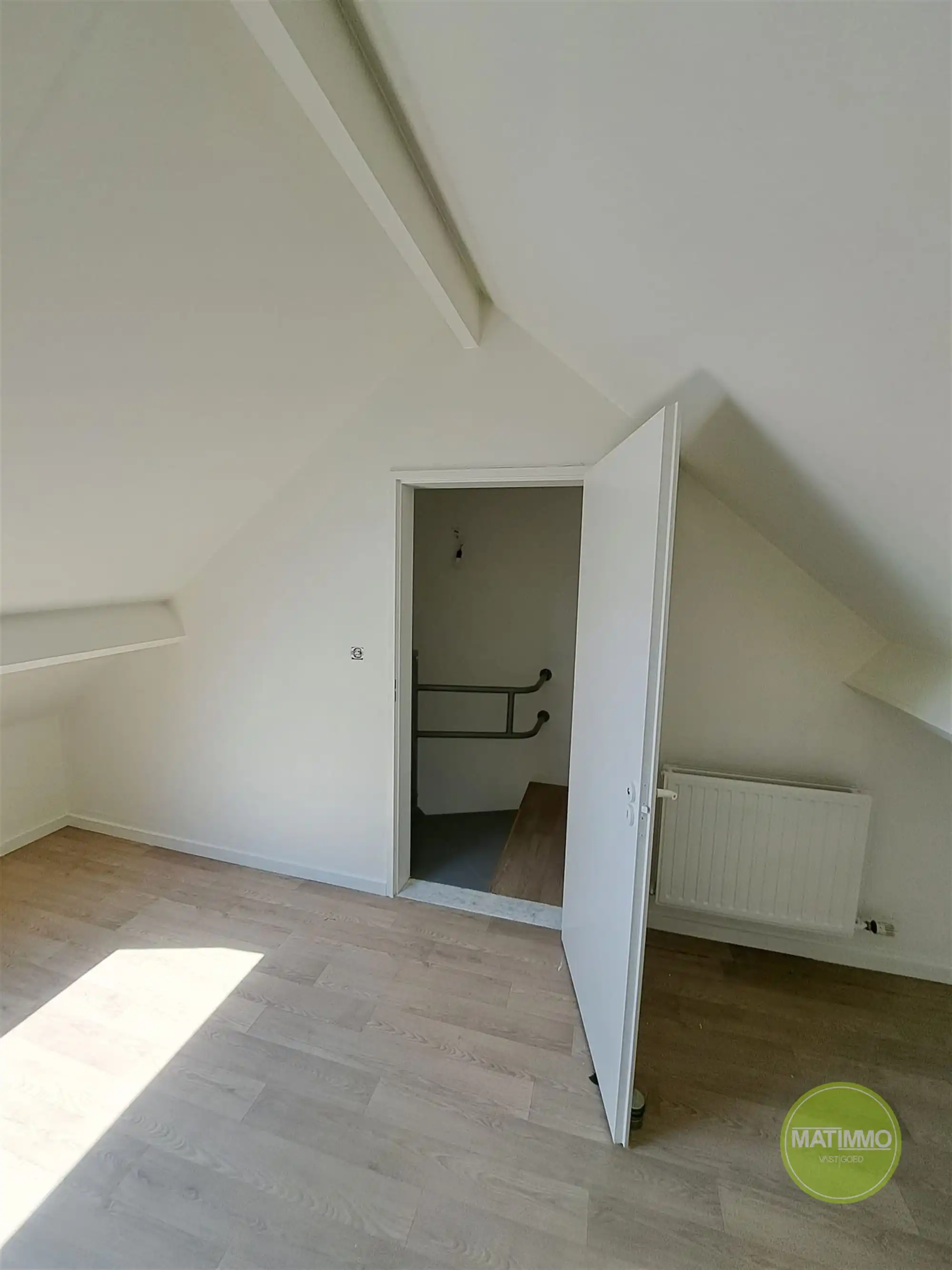Duplex appartement met 2 slaapkamers en ruim terras te Mol. foto 8