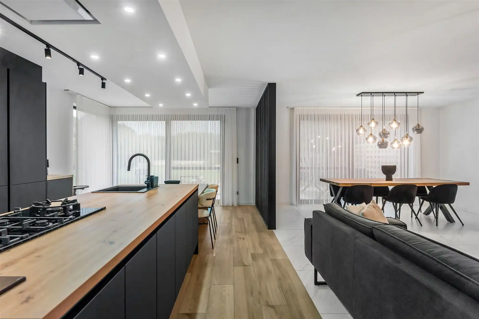 UITERST KNAP GERENOVEERDE WONING MET 3-4 SLAAPKAMERS OP EEN PERCEEL VAN 12A48CA TE BEVERLO foto 7