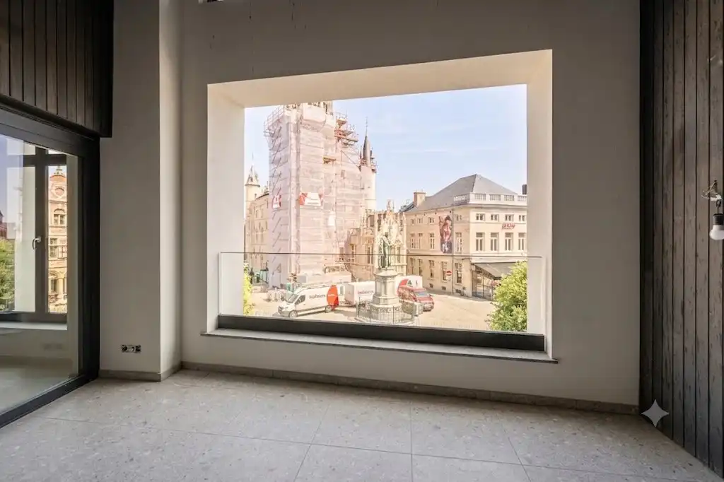 Exclusieve quasi-nieuwbouw 130 m² met privatieve lift en panoramisch uitzicht op de Grote Markt foto 5