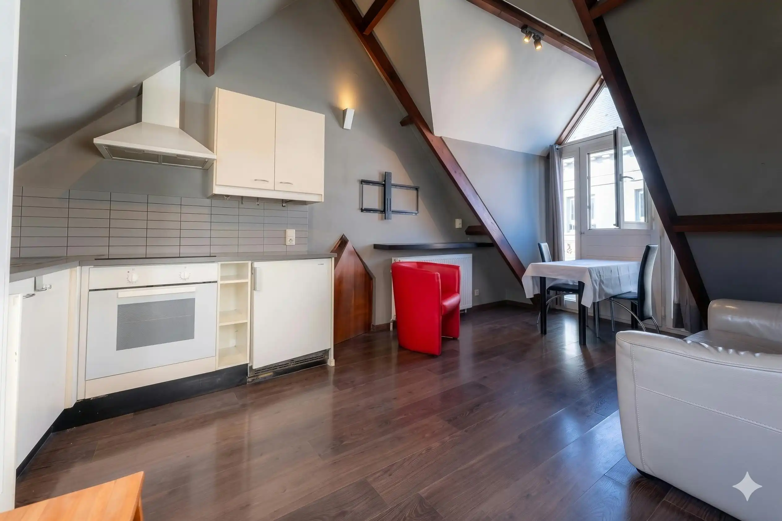 Veelzijdige opbrengsteigendom of woning in Gent te koop! foto 14