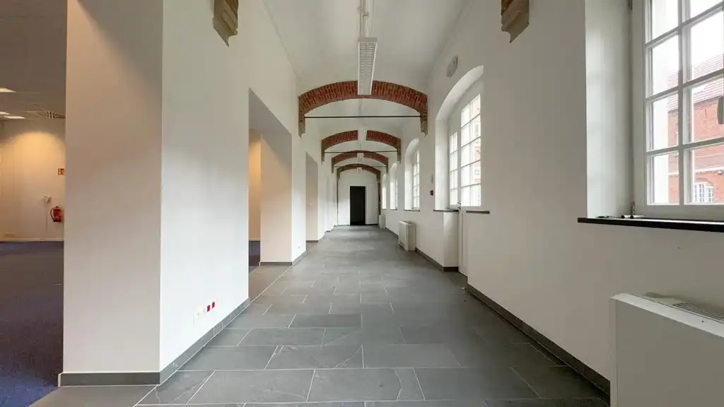 Uniek gelijkvloers kantoor te huur in Capucienenklooster te Aalst foto 8