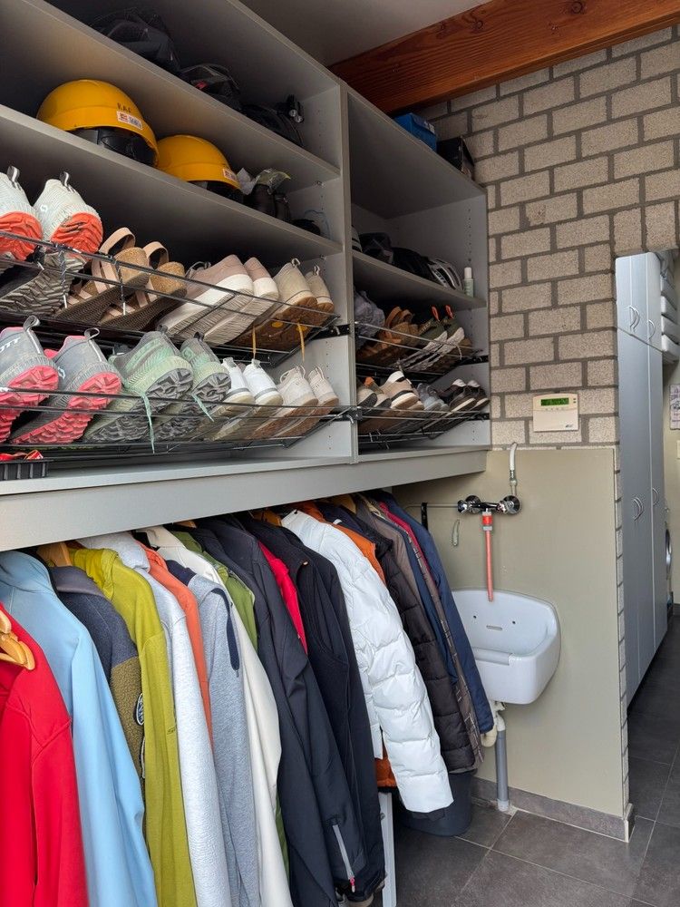 Verrassend ruime woning met achteringang met privéparkeerplaatsen foto 12