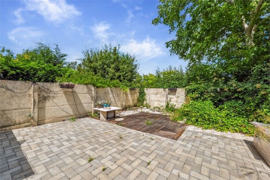 KNUSSE GEZINSWONING MET GEZELLIGE STADSTUIN IN HASSELT foto 4