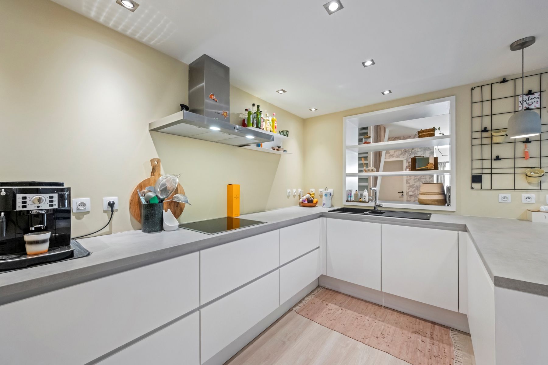 Smaakvol gerenoveerde woning in het hart van Assebroek foto 6