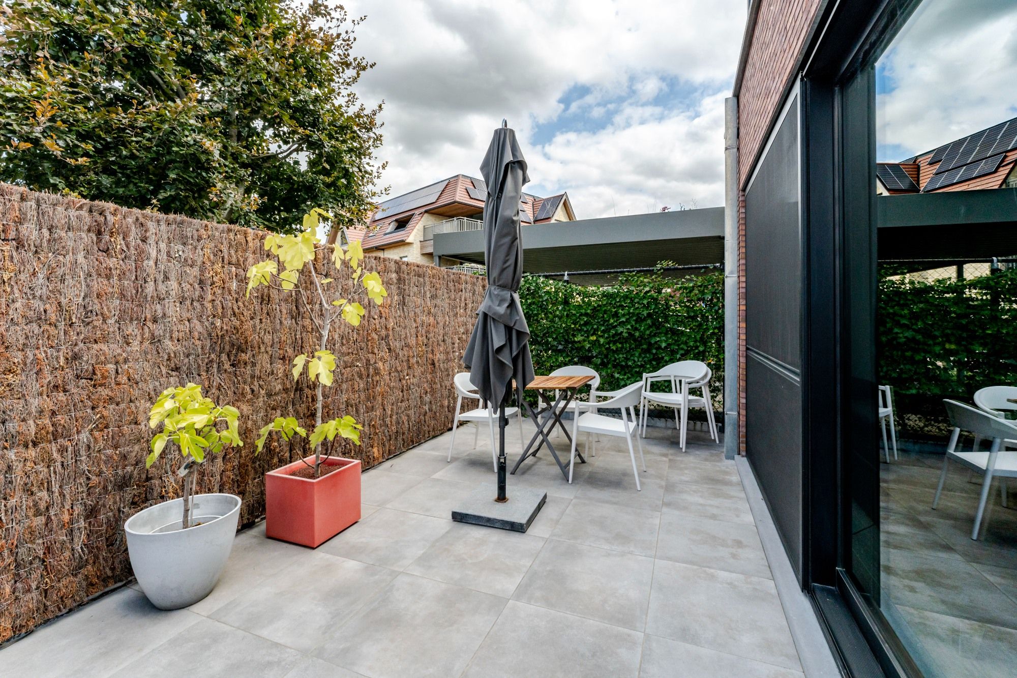 Handels- of kantoorruimte met privé-woonst op toplocatie Ligging als absolute troef foto 9
