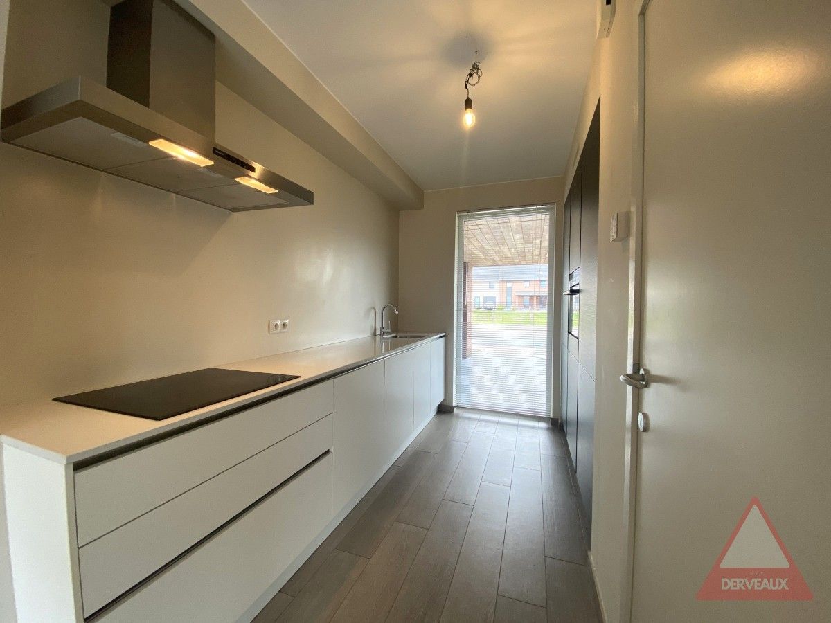 Roeselare – Instapklare gezinswoning met zonnige tuin en carport foto 8