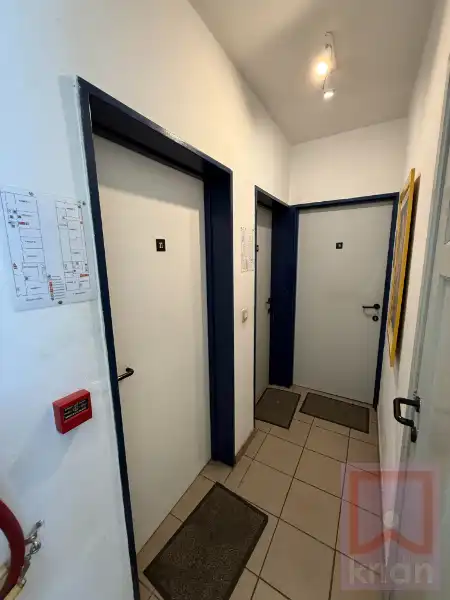Gebouw met 11 kamerwoningen, centrum Geel op 8a66. foto 9