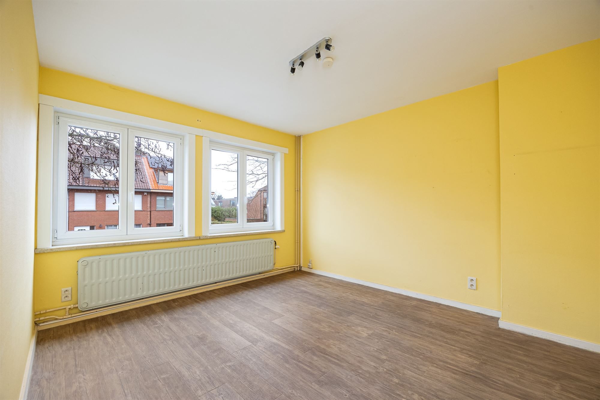 Op te frissen woning met 4-6 slpkmrs en Z-tuin foto 11