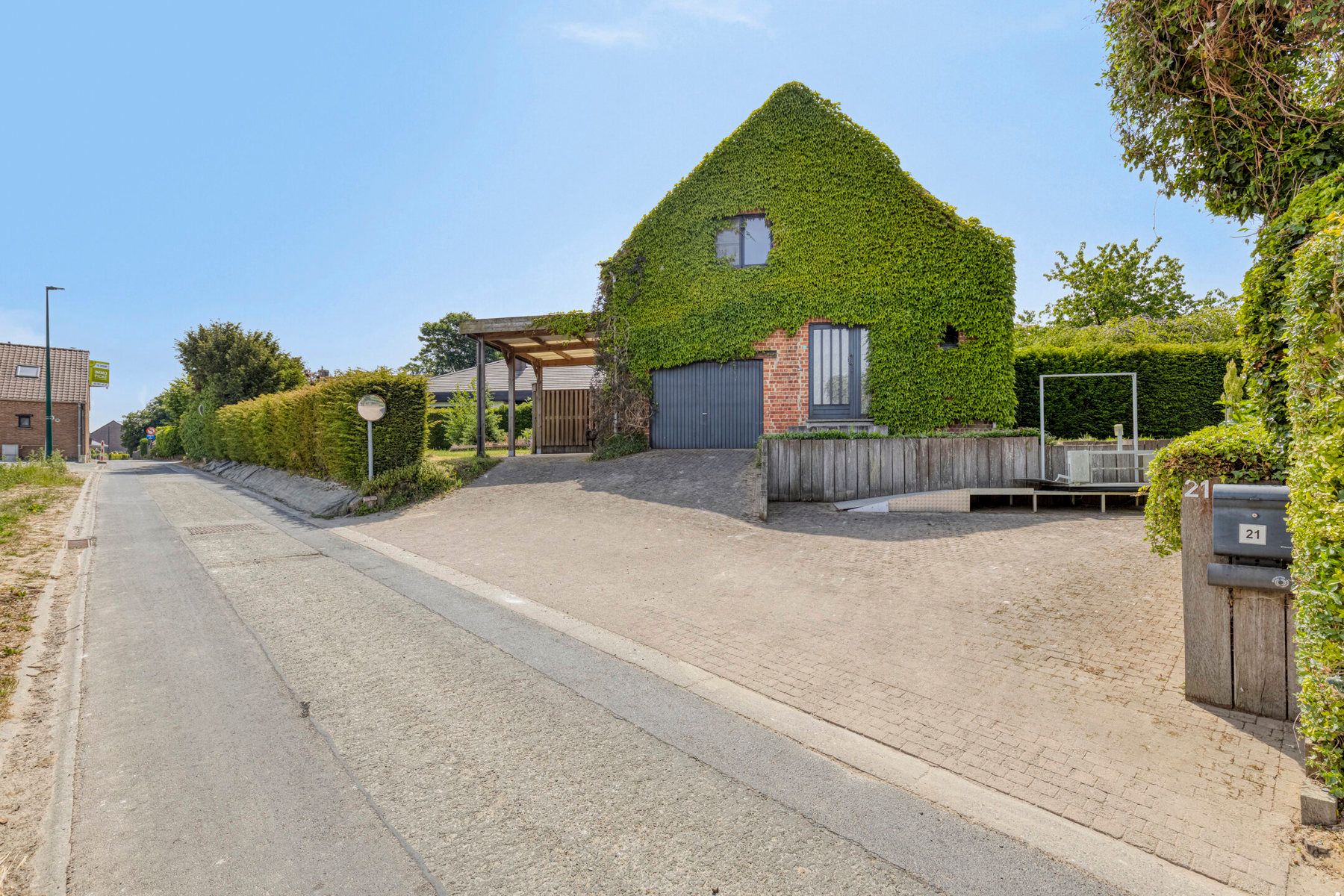 Charmante, deels te renoveren woning in landelijke omgeving foto 8