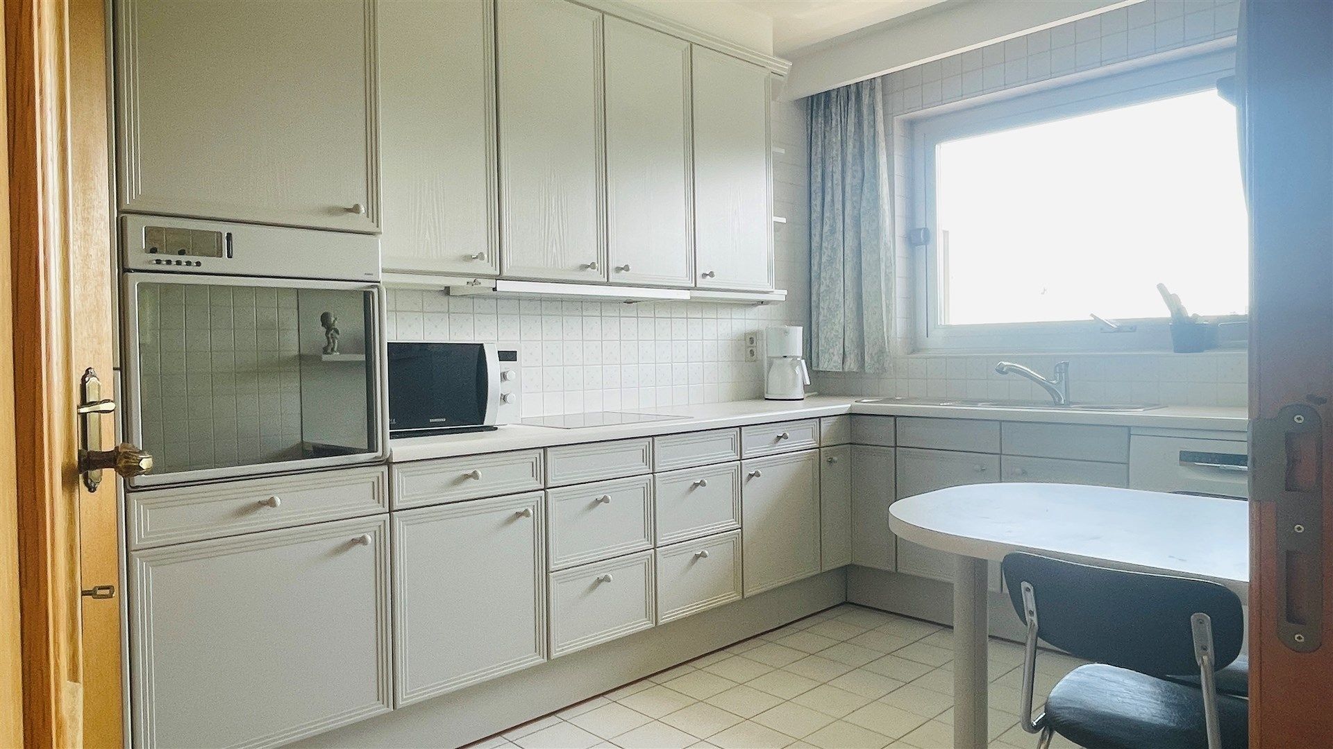 Ruim 3-slaapkamerappartement met 2 terrassen en garage in rustige buurt van Berchem foto 5