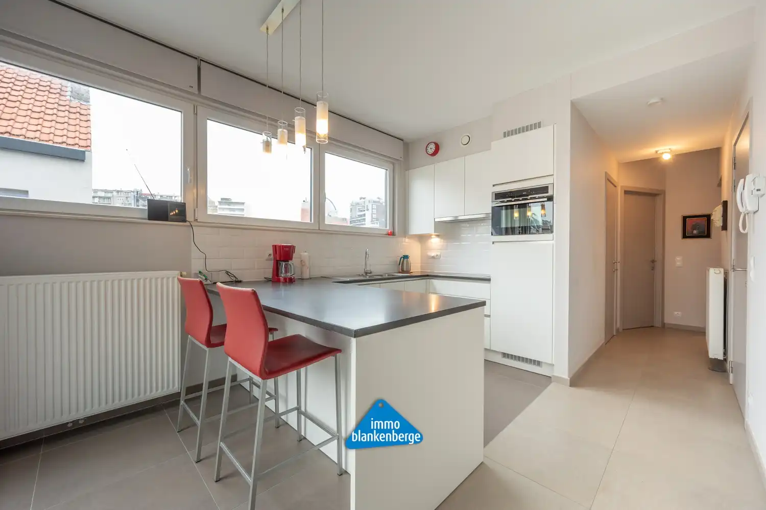 Uniek dakappartement met 3 slaapkamers en 2 badkamers. foto 9