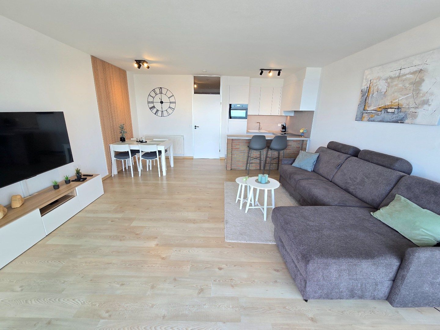 Gerenoveerde studio met slaaphoek en frontaal zeezicht foto 16