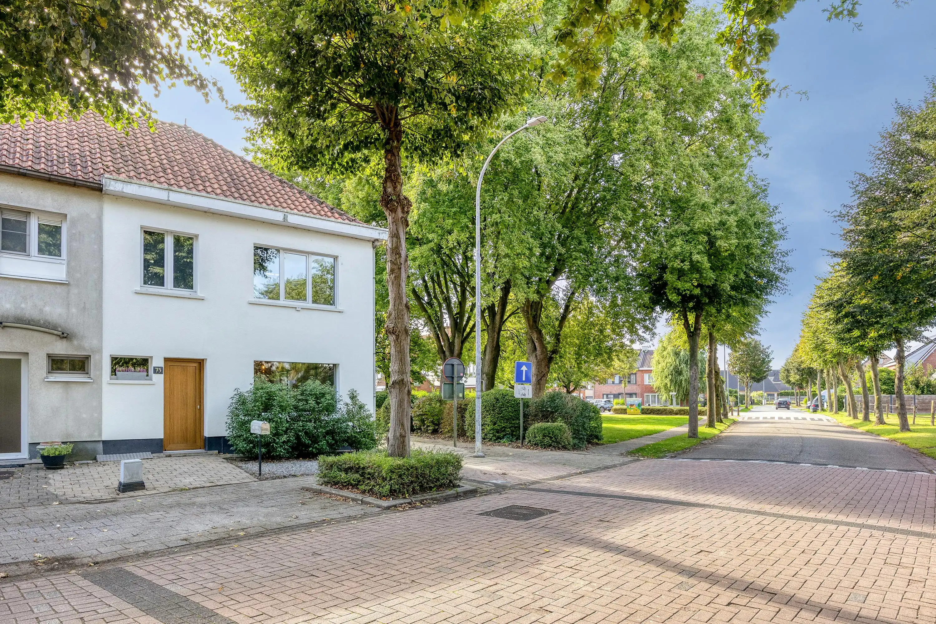 Gerenoveerde halfopen woning met tuin te koop in Gooreind! foto 2