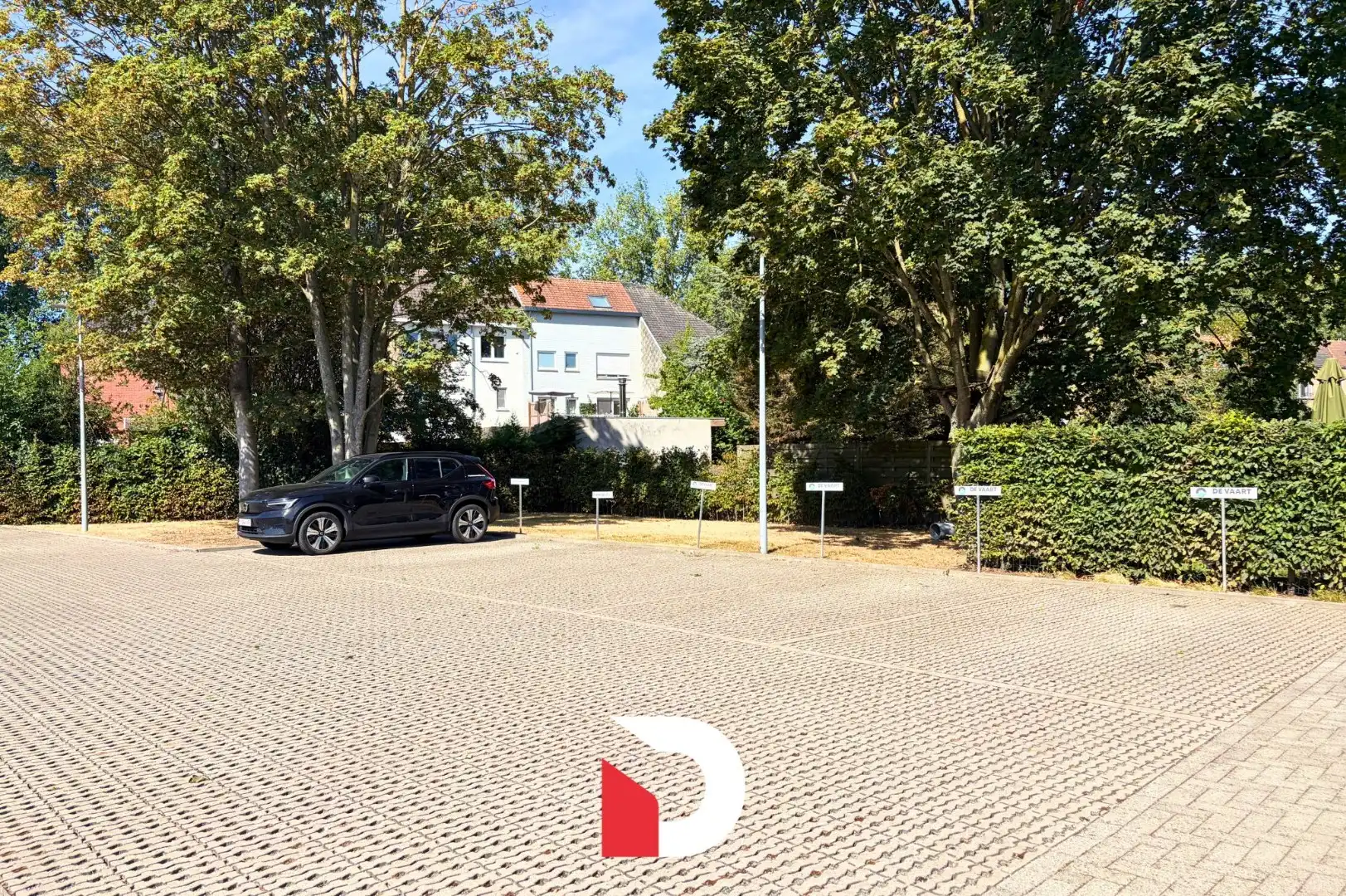 Appartement met 2 slaapkamers, ruim terras en autostaanplaats foto 8