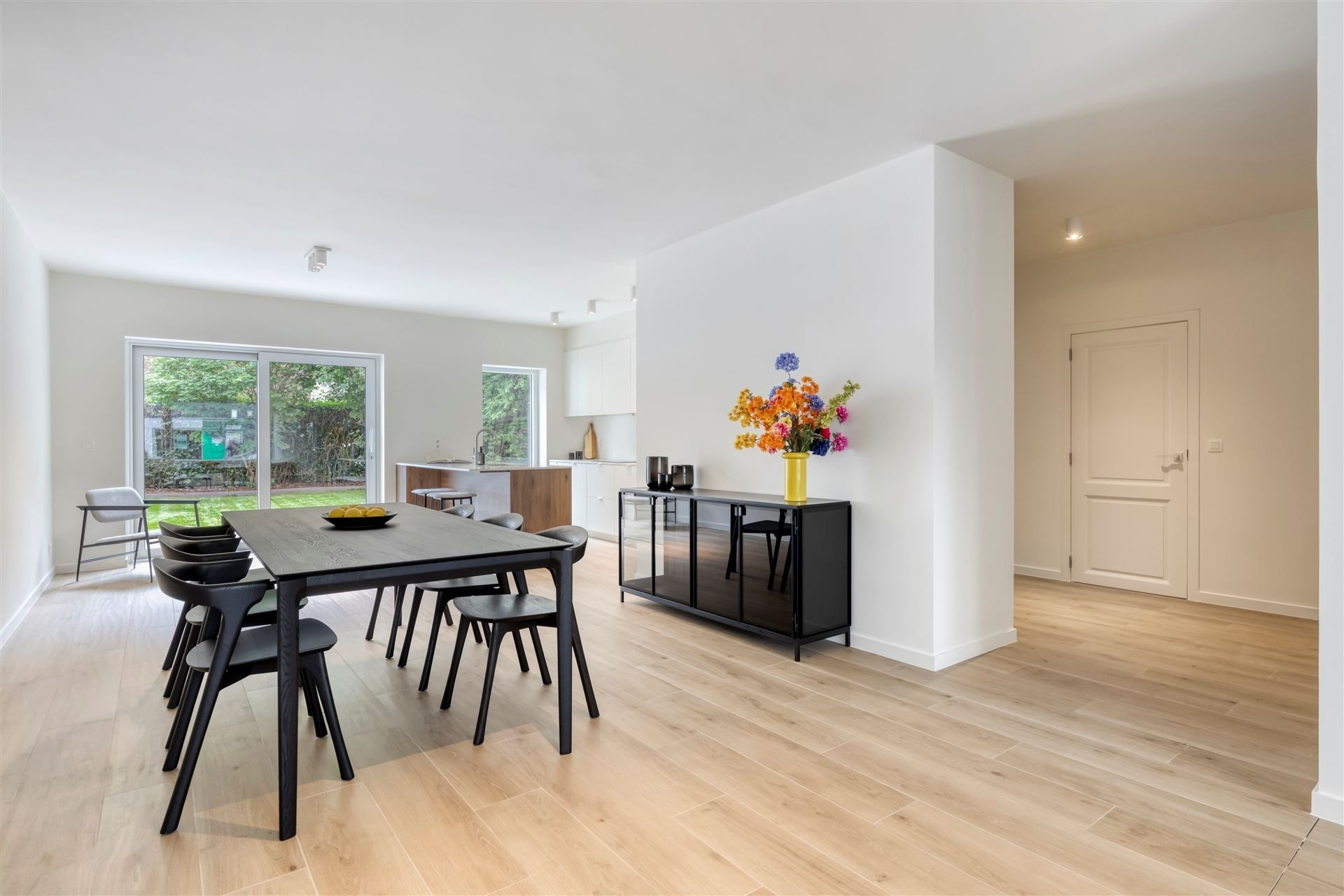 Gerenoveerd gelijkvloers appartement in gegeerde wijk te Edegem foto 2