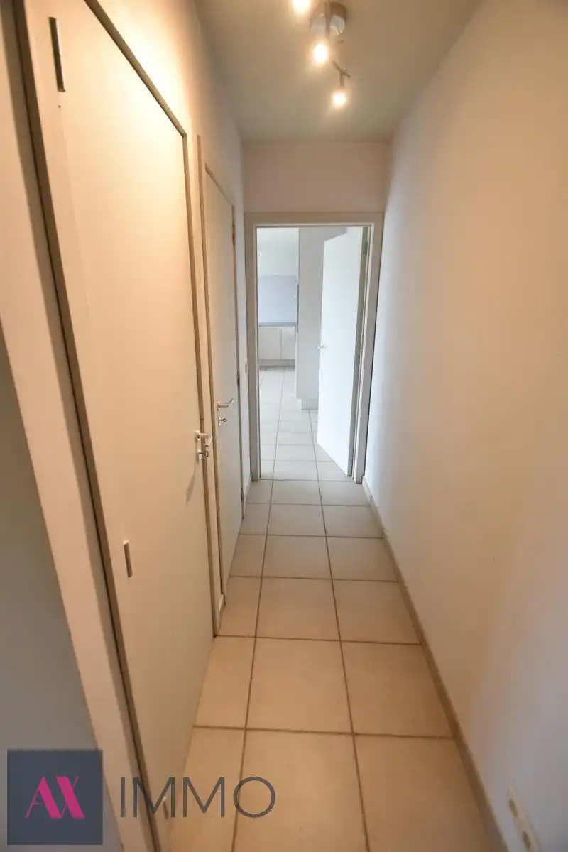 Centraal gelegen 1-slpk-apt met groot terras van 20 m², lift, vrij vanaf 01/12 foto 12