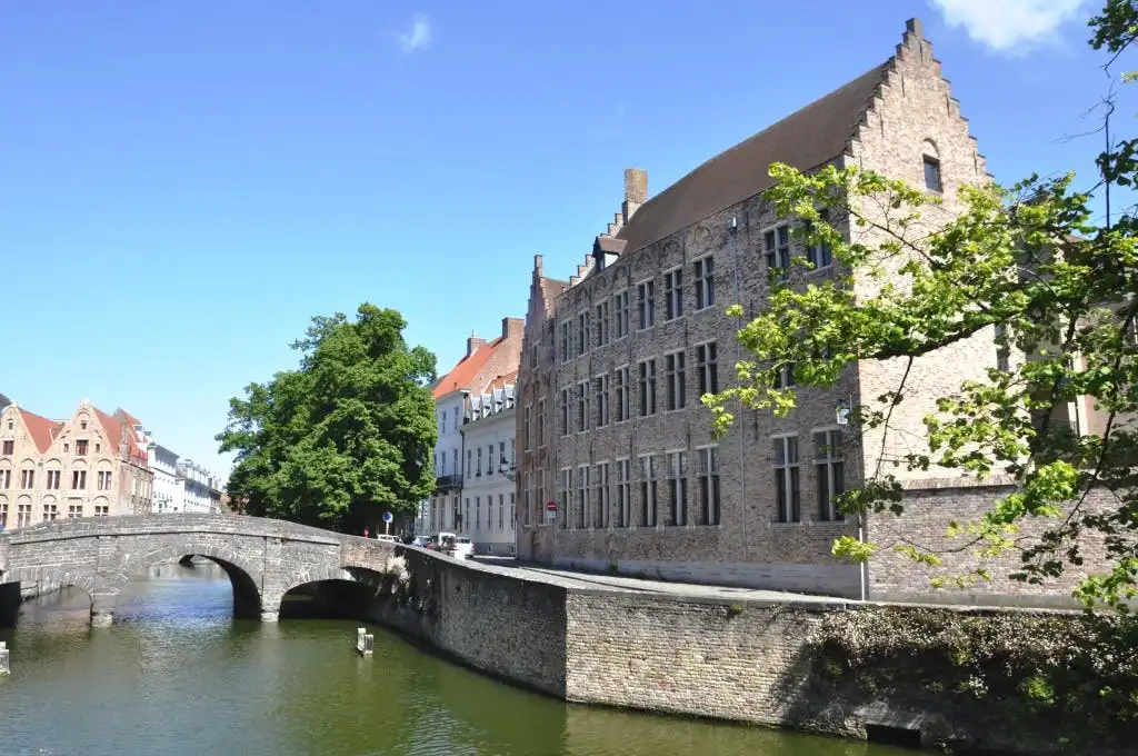 Prachtig 1 slaapkamer appartement met terras in hartje Brugge foto 16