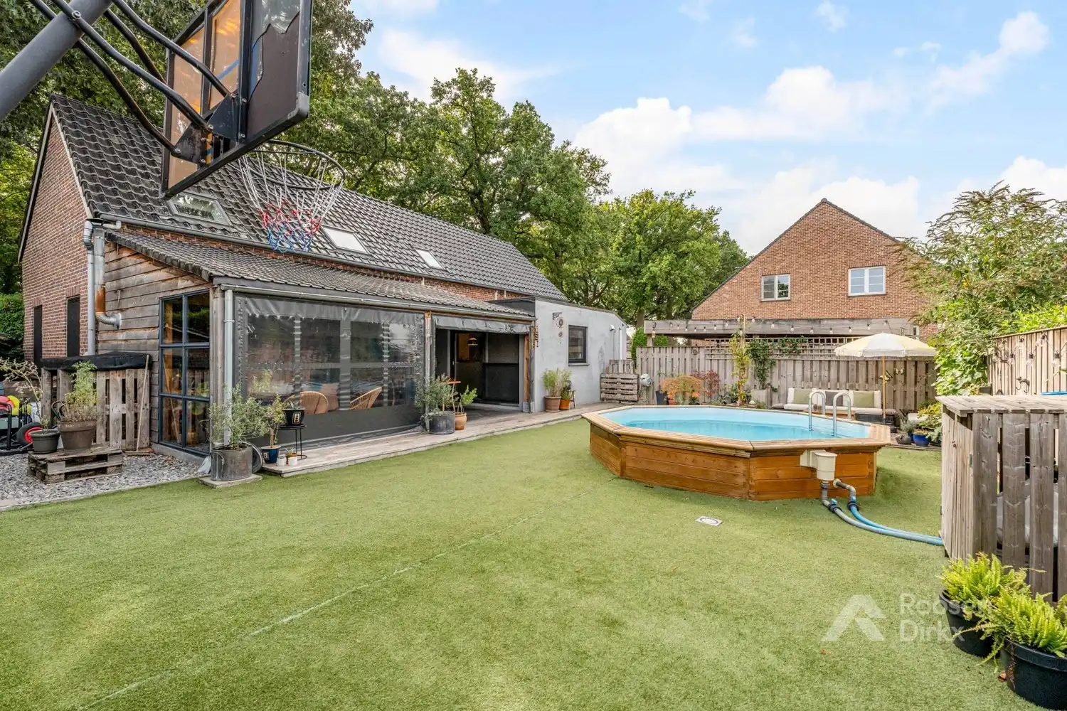 Karaktervolle gerenoveerde landelijke gezinswoning met 5 slaapkamers op perceel van 556m² foto 2