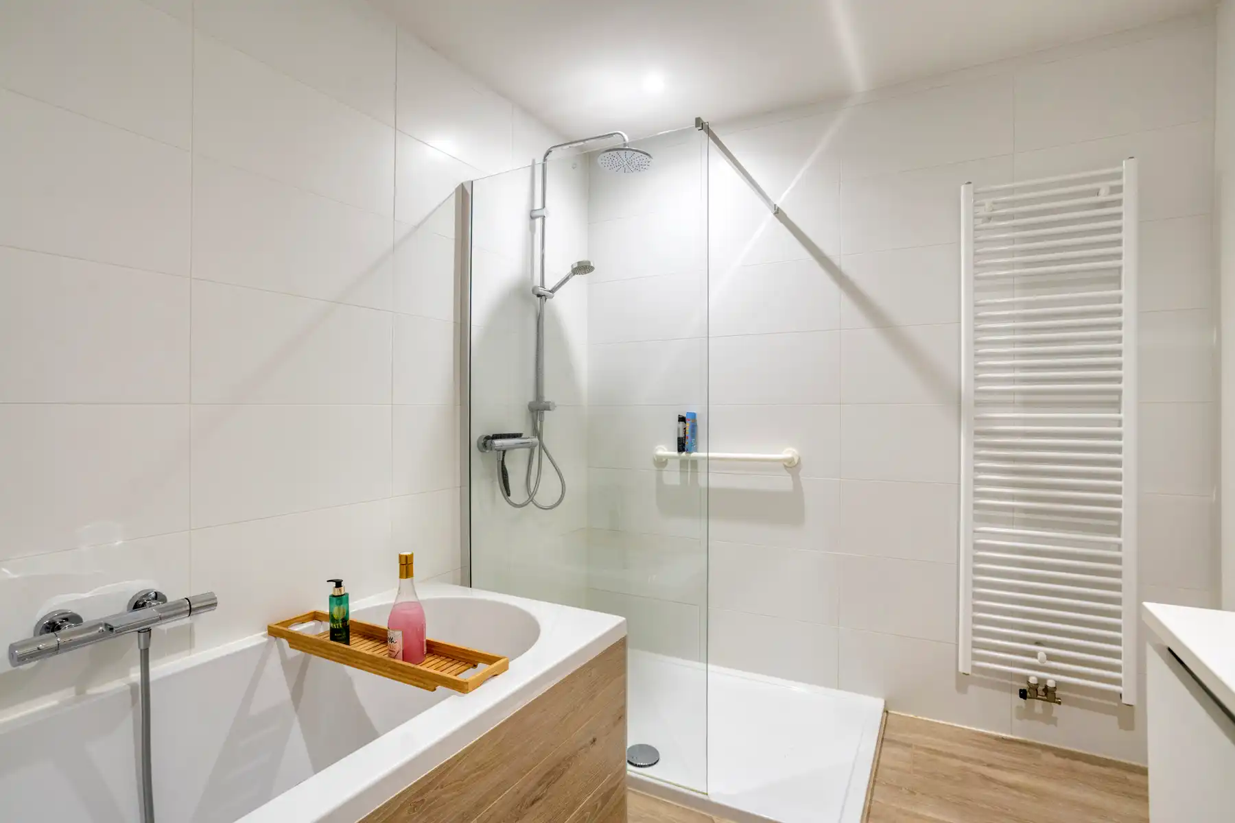 Prachtig gelijkvloers BEN-appartement met terras en parking foto 15
