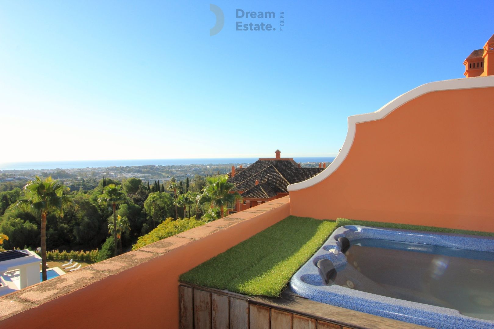 Ruim penthouse met 3 slaapkamers en panoramisch uitzicht op zee in Monte Halcones, Benahavis. foto 23