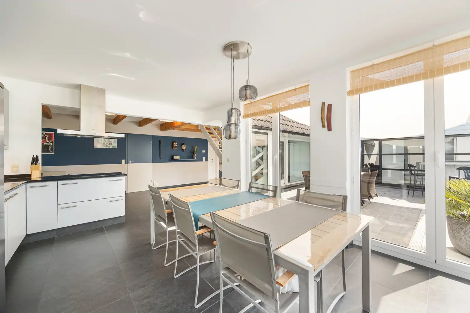 Karaktervolle villa met prachtige tuin en zwembad in doodlopende straat foto 12