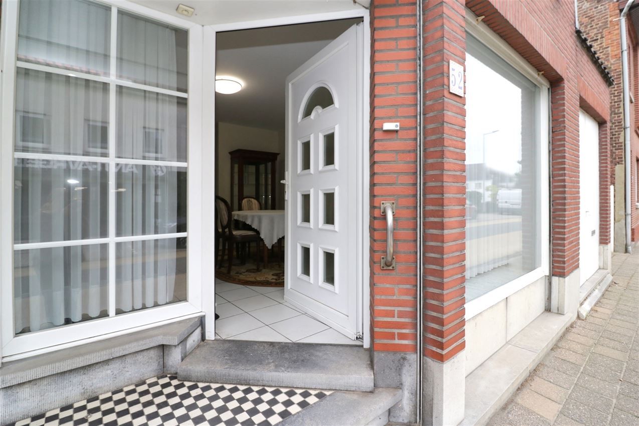 label c, nabij station, garage voor vijf wagens foto 47