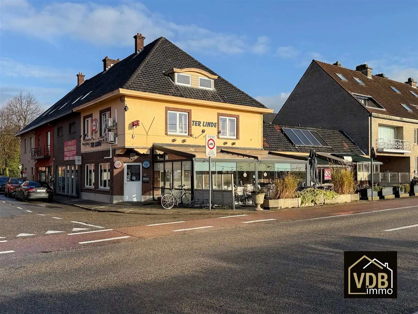 HANDELSHUIS MET WOONST foto 51