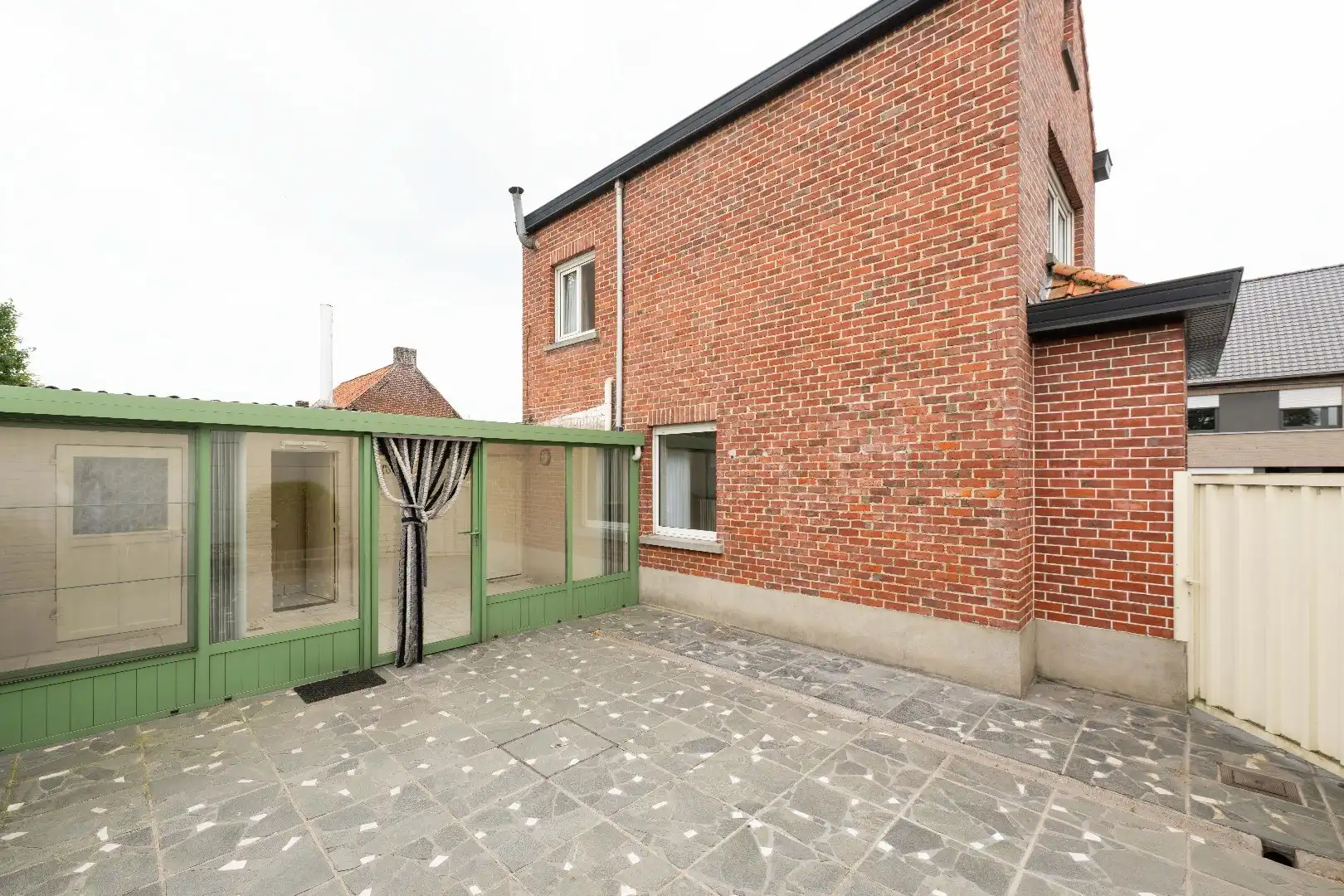 VERRASSEND RUIME WONING VLAKBIJ CENTRUM PITTEM foto 9