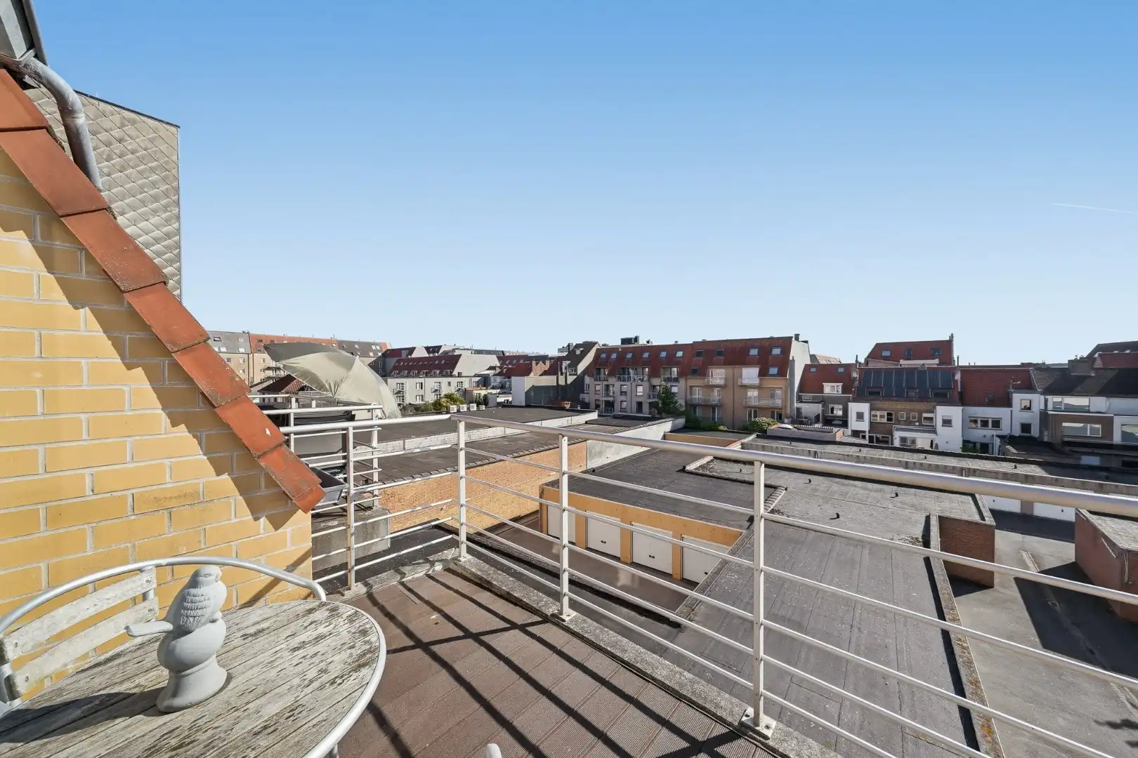 Instapklaar duplexappartement met open zicht en terras in Bredene foto 8